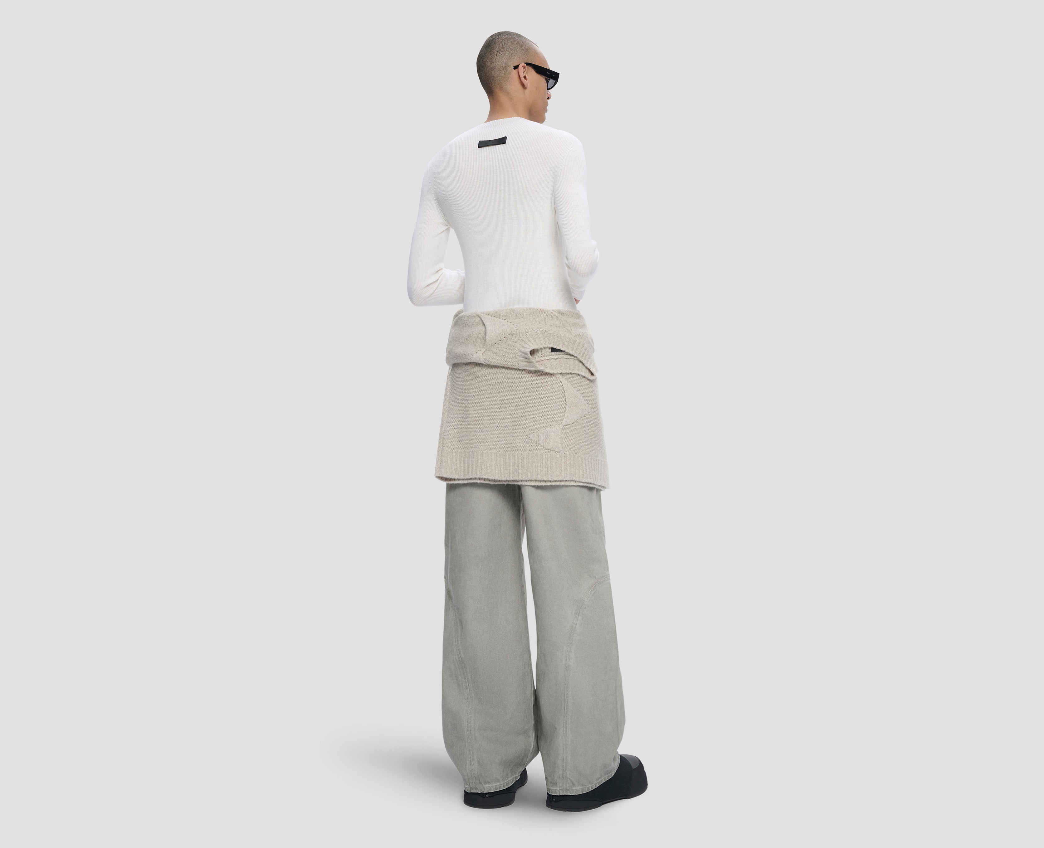 HE, product: ISOTROPY KNIT LS (Fig. 5)