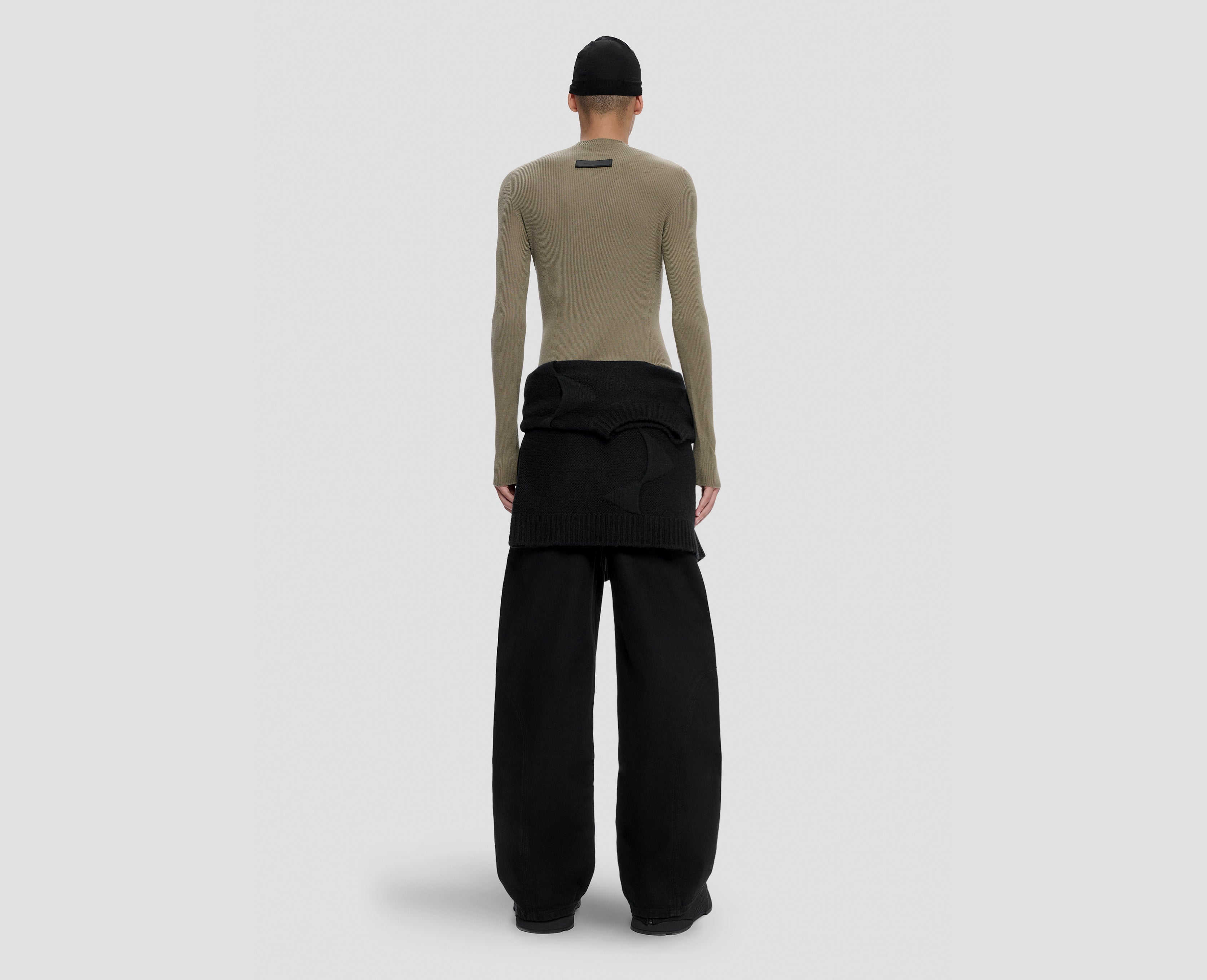 HE, product: ISOTROPY KNIT LS (Fig. 4)