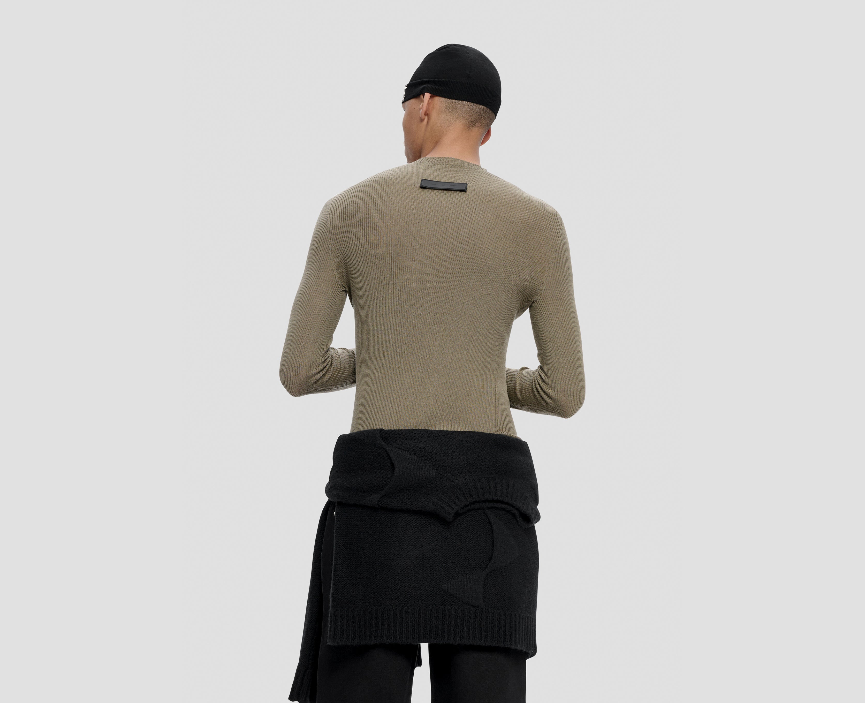 HE, product: ISOTROPY KNIT LS (Fig. 7)