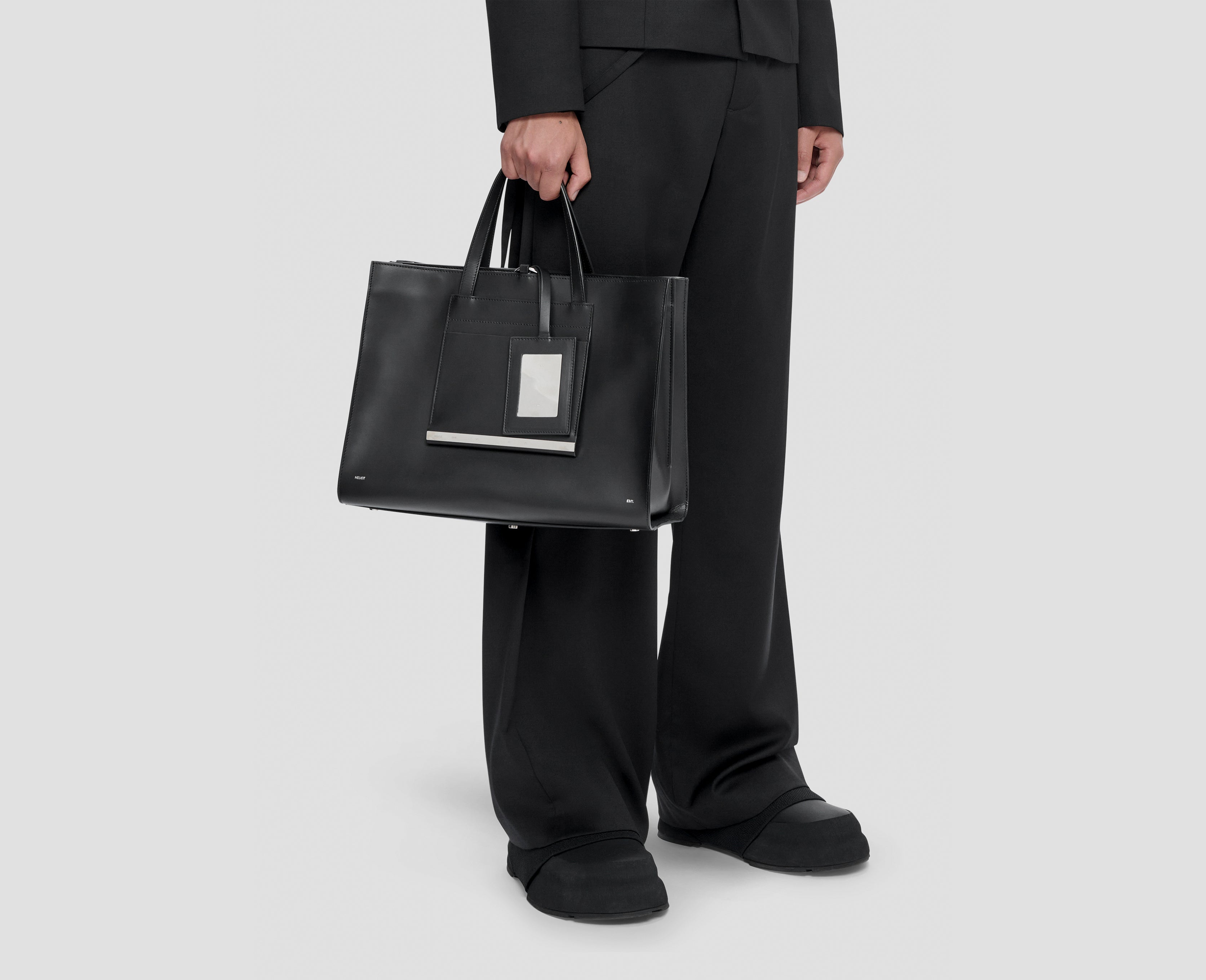 HE, product: VESPERA BAG (Fig. 4)