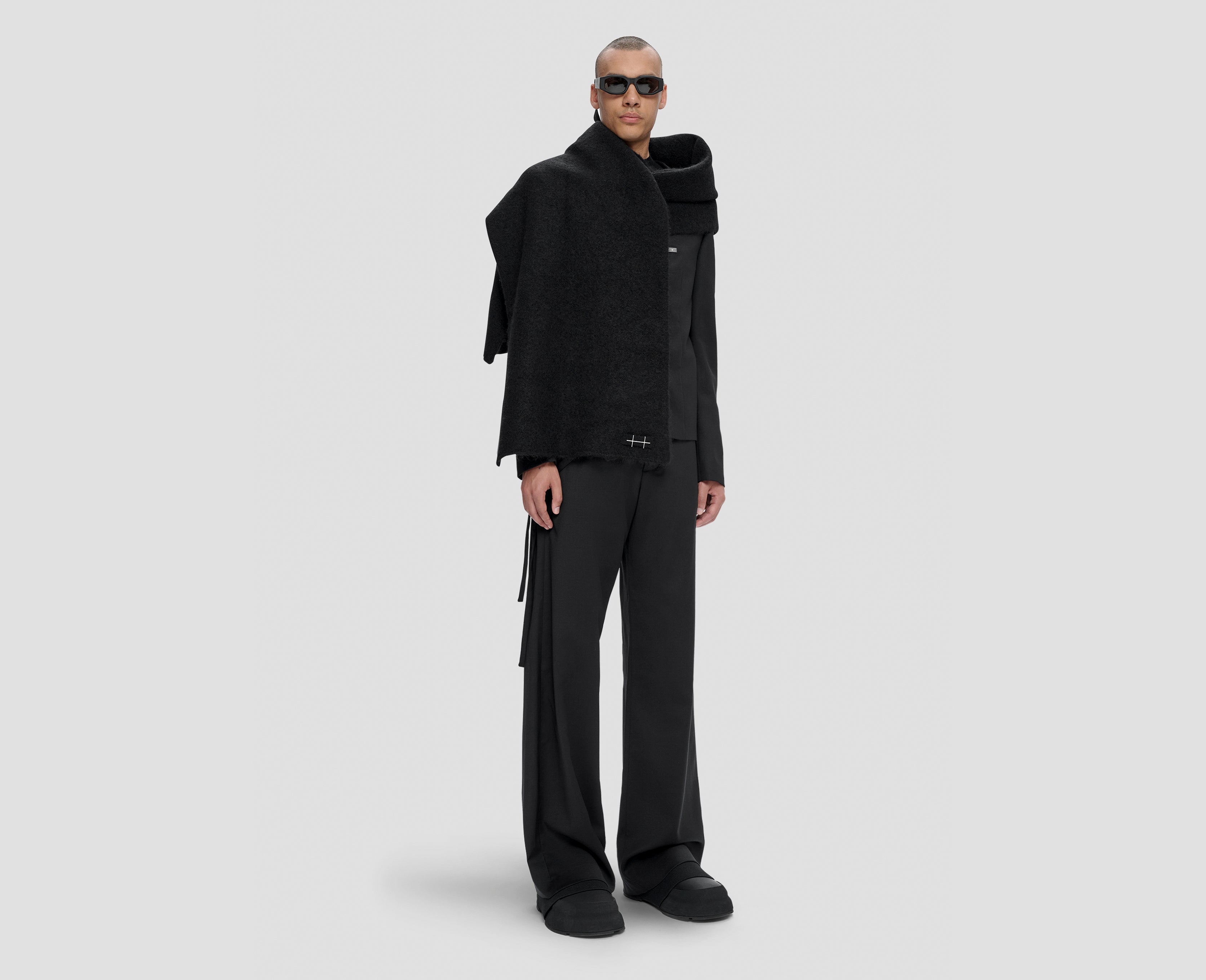 HE, product: BLUR SCARF (Fig. 3)