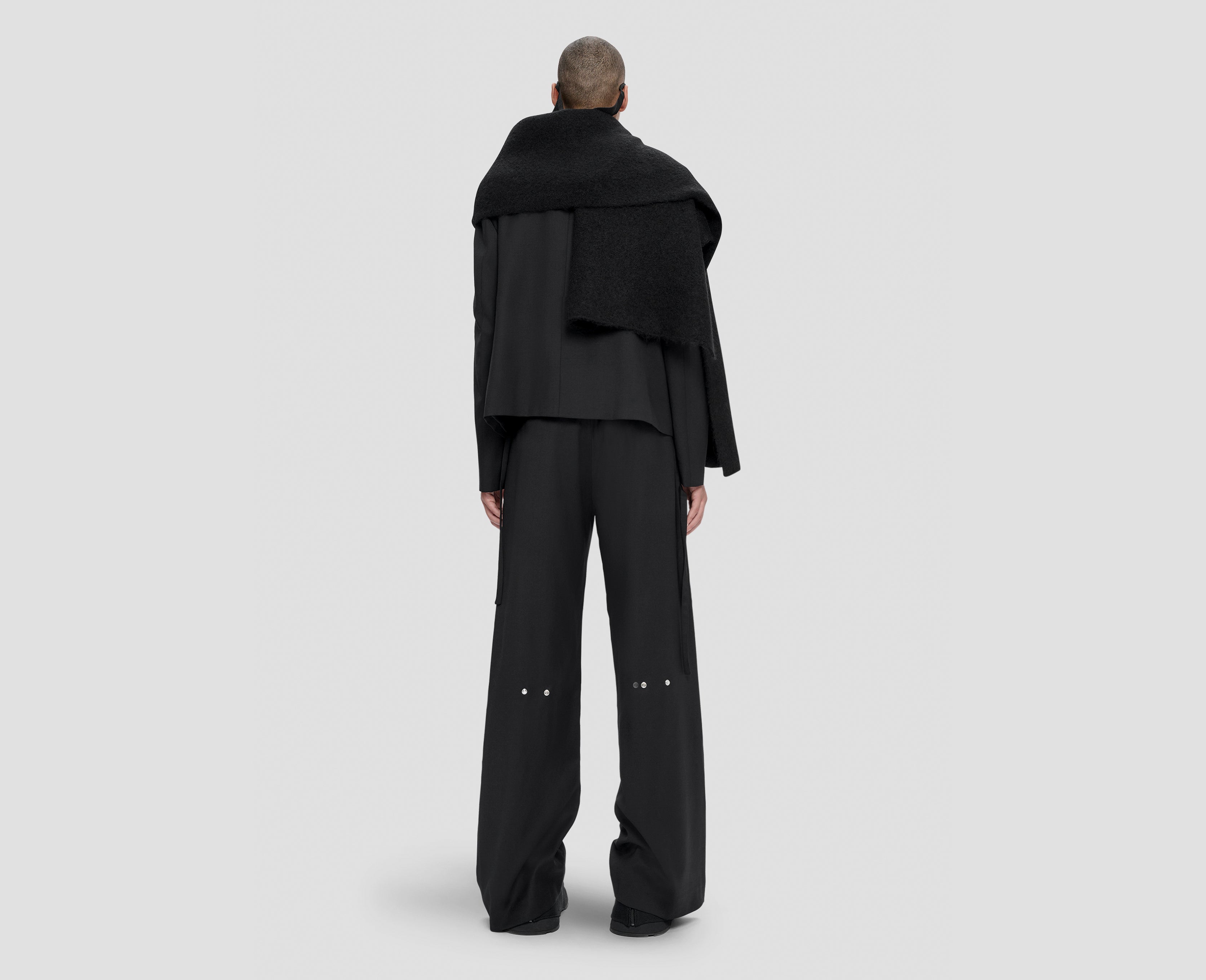 HE, product: BLUR SCARF (Fig. 4)