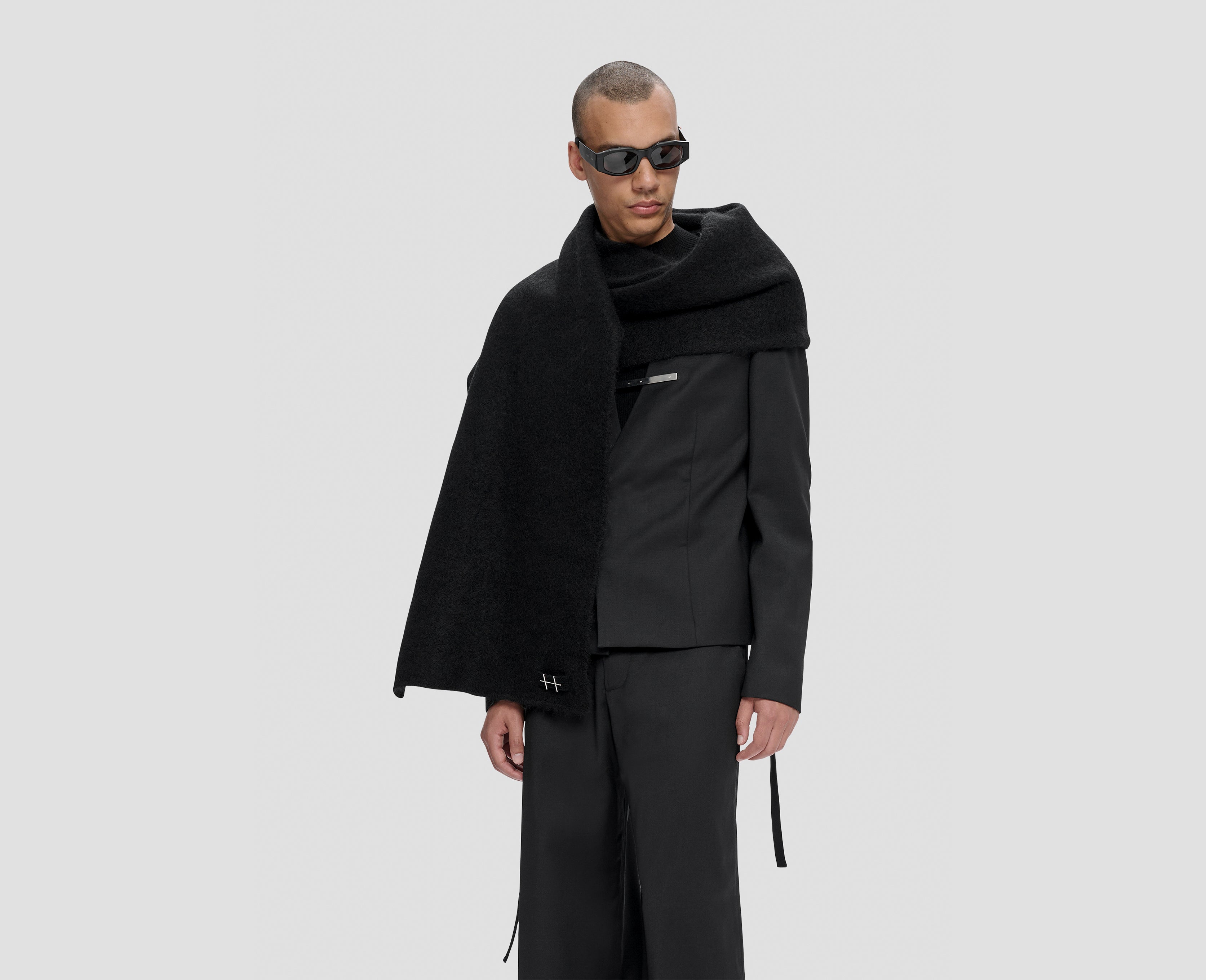 HE, product: BLUR SCARF (Fig. 5)