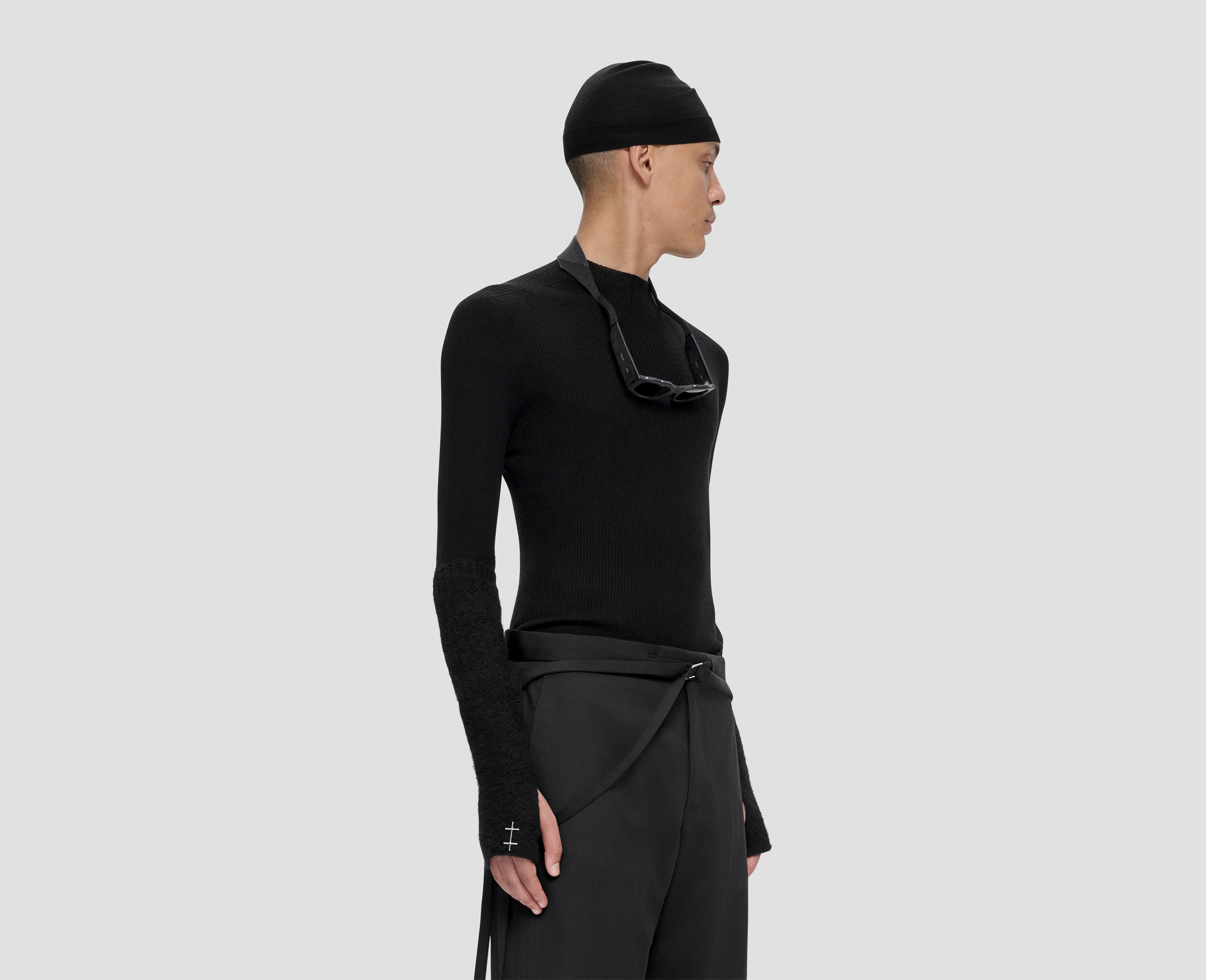 HE, product: BLUR SLEEVES (Fig. 6)