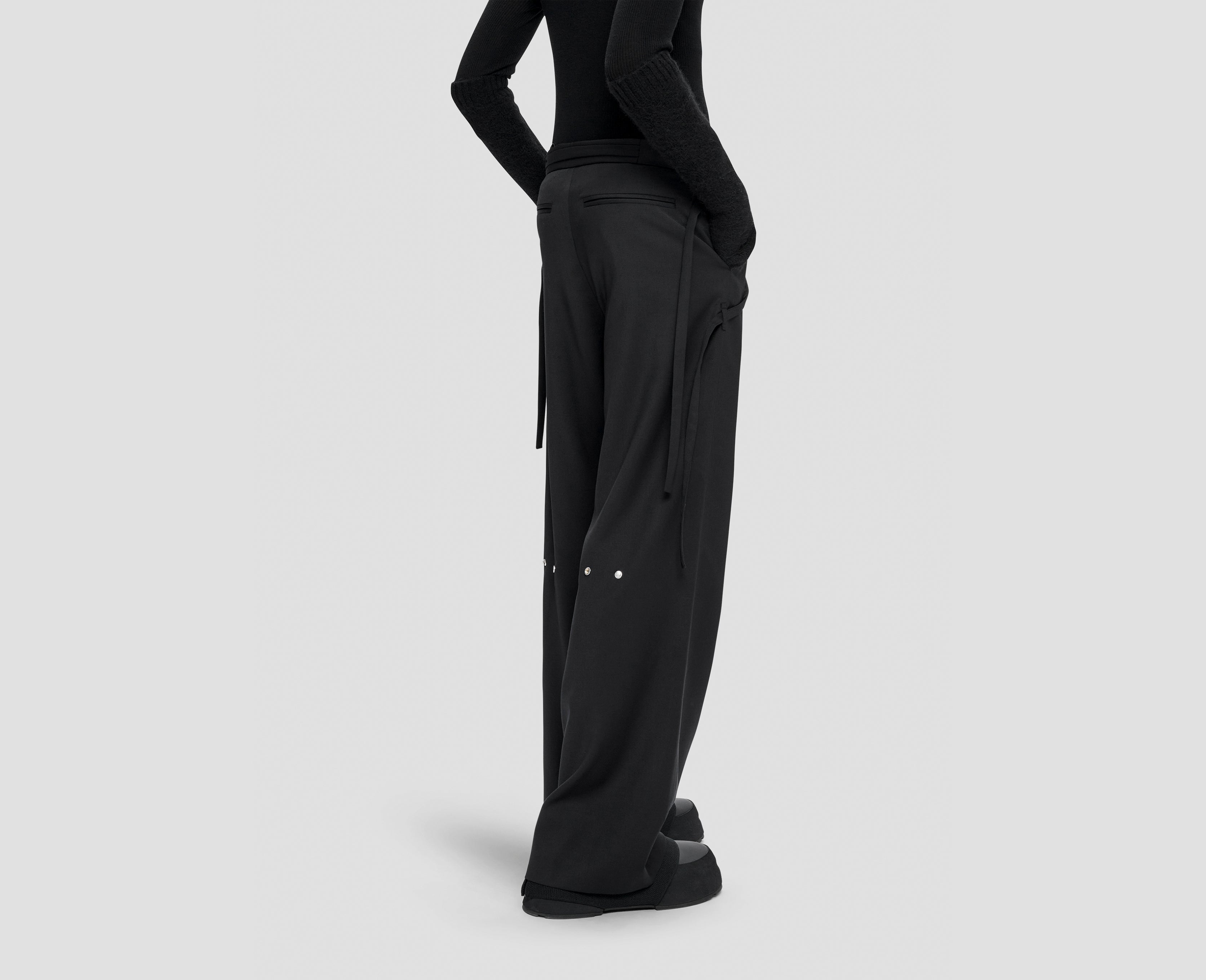HE, product: SPECTRA TAILORED TROUSERS (Fig. 7)