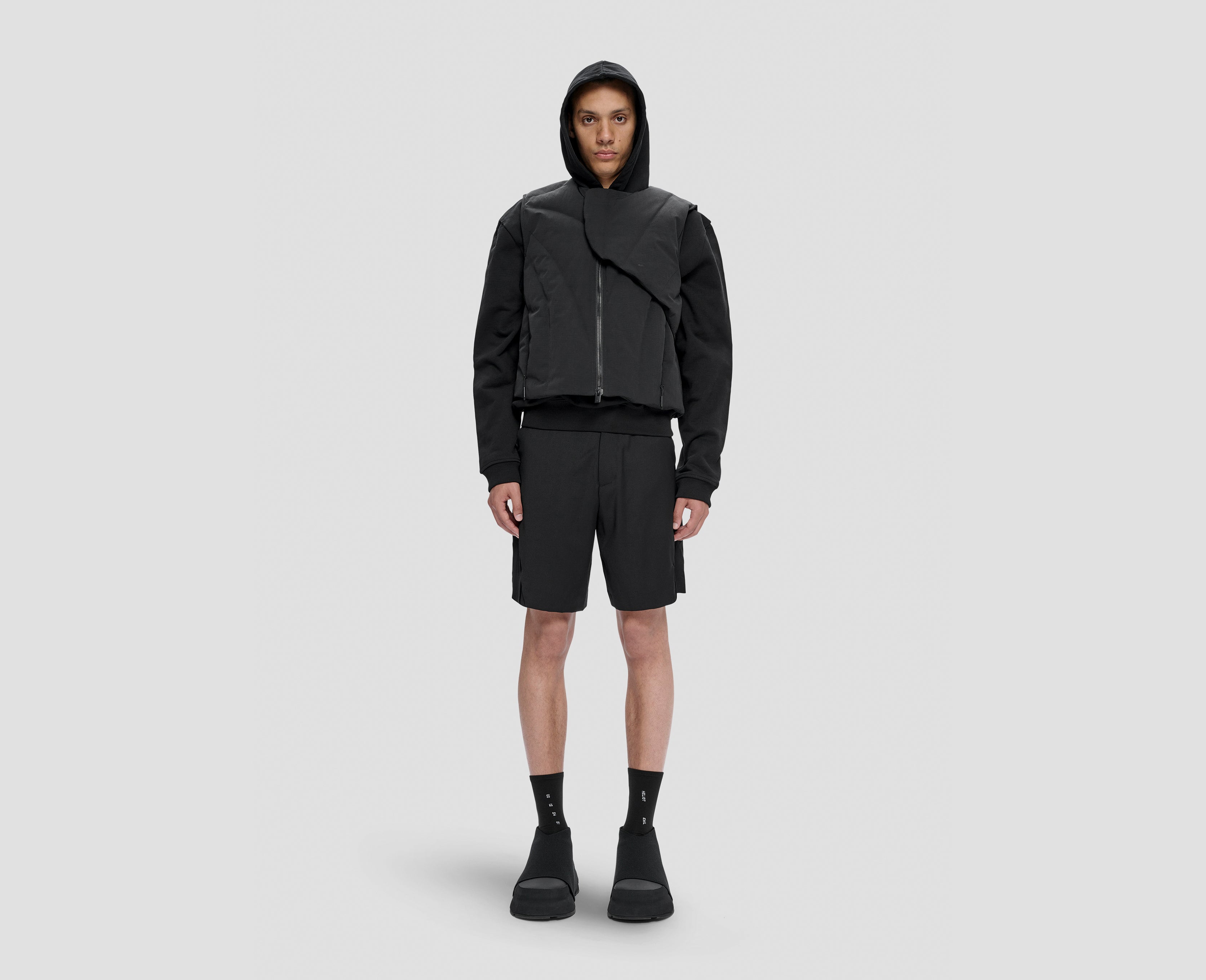 HE, product: VISUS DOWN VEST (Fig. 2)