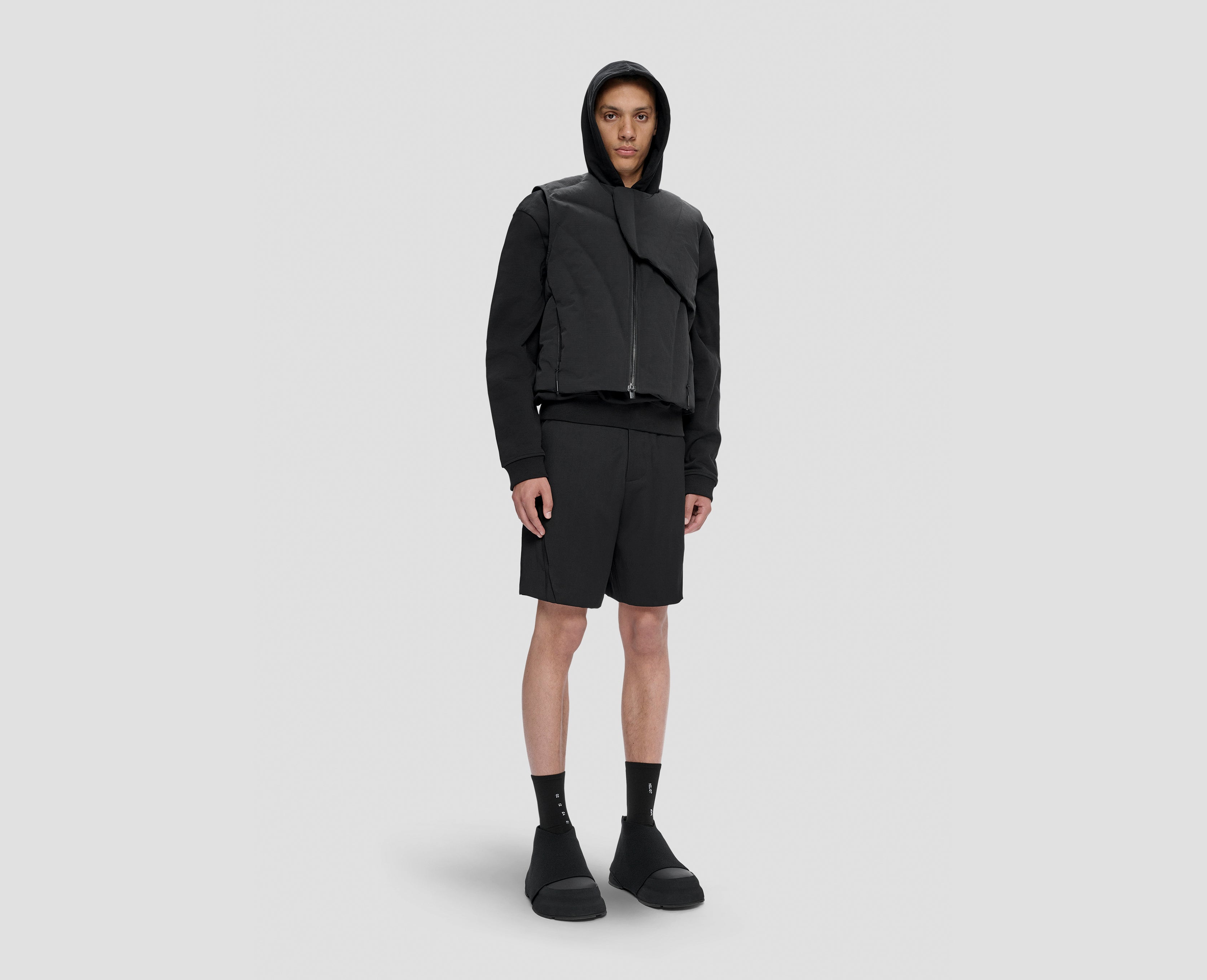 HE, product: VISUS DOWN VEST (Fig. 3)