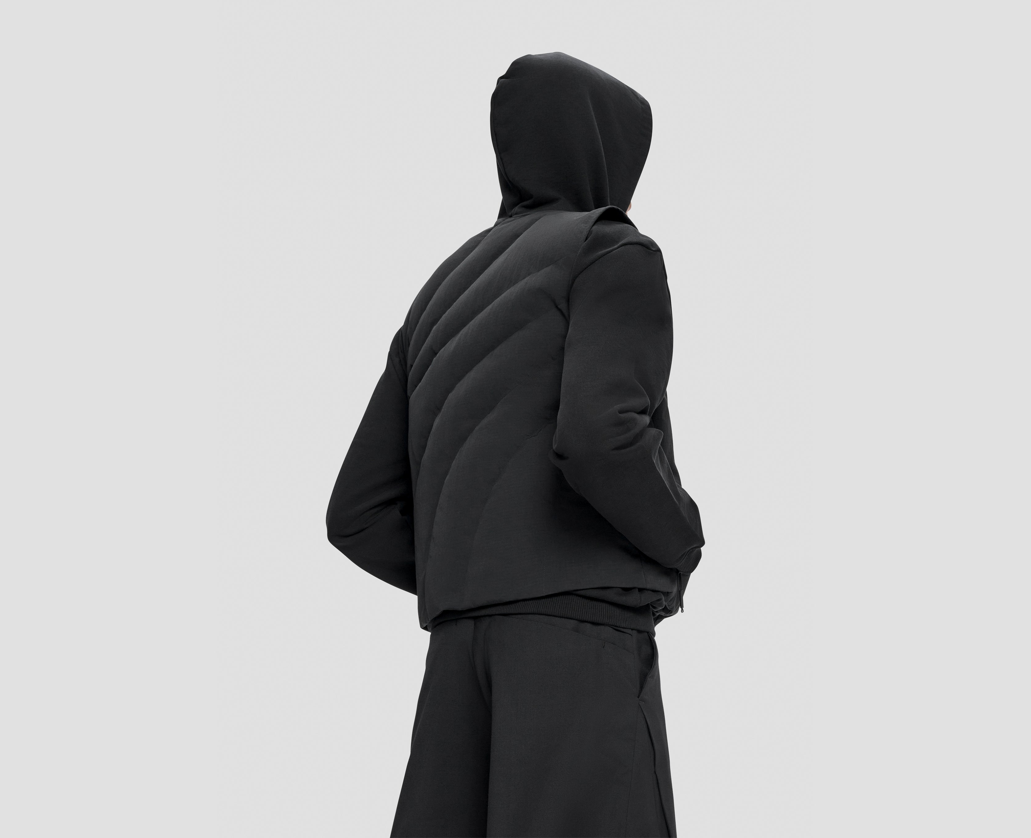 HE, product: VISUS DOWN VEST (Fig. 7)