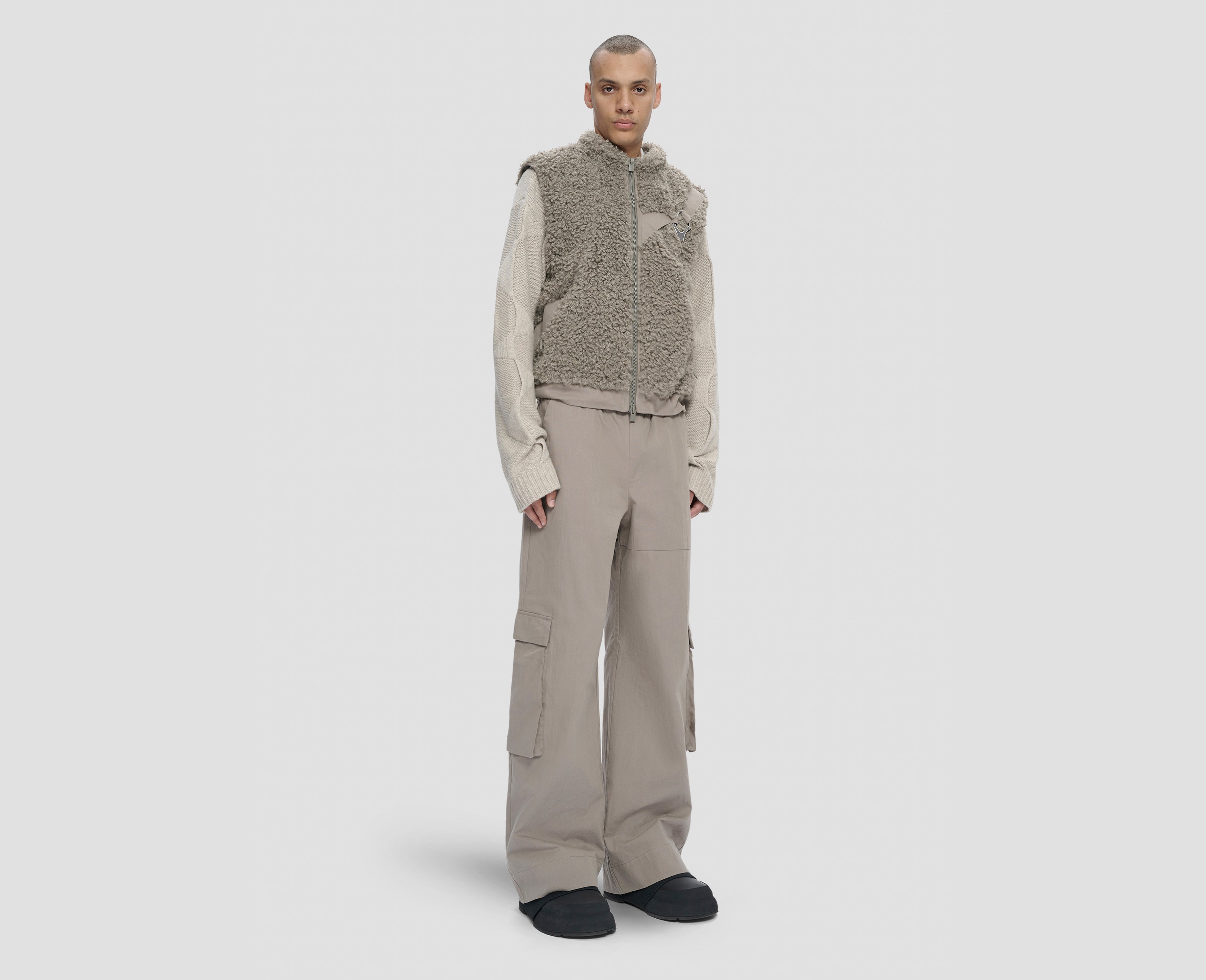 HE, product: CHIAROSCURO VEST (Fig. 3)
