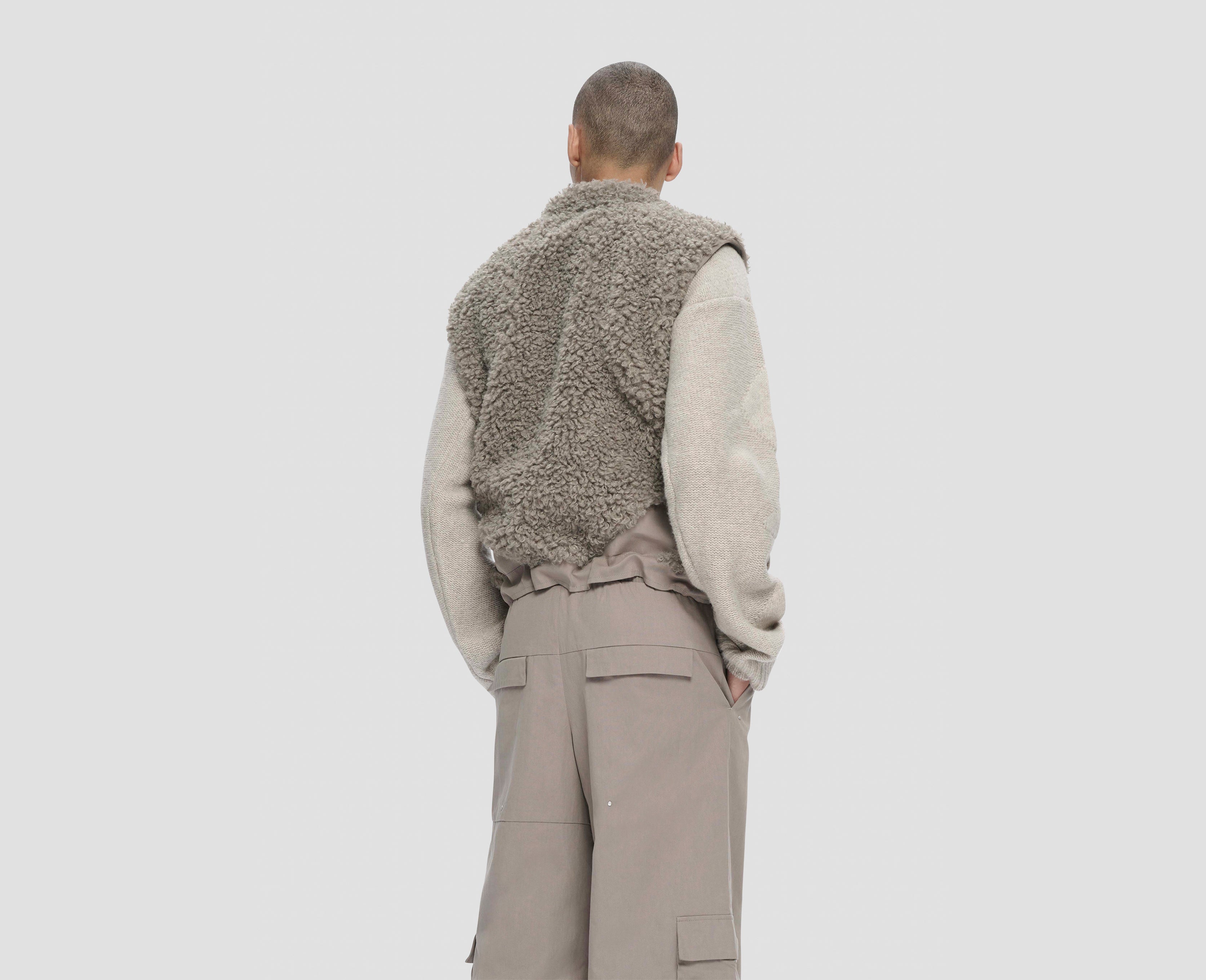 HE, product: CHIAROSCURO VEST (Fig. 7)