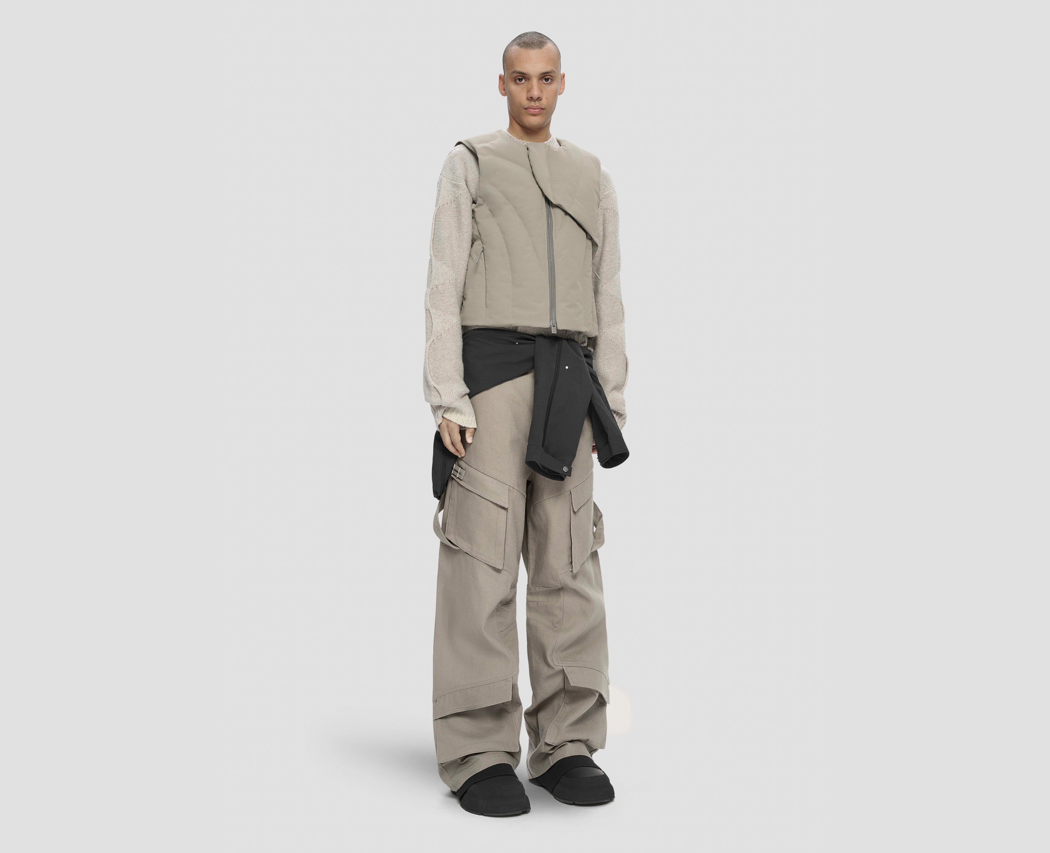 HE, product: VISUS DOWN VEST (Fig. 3)