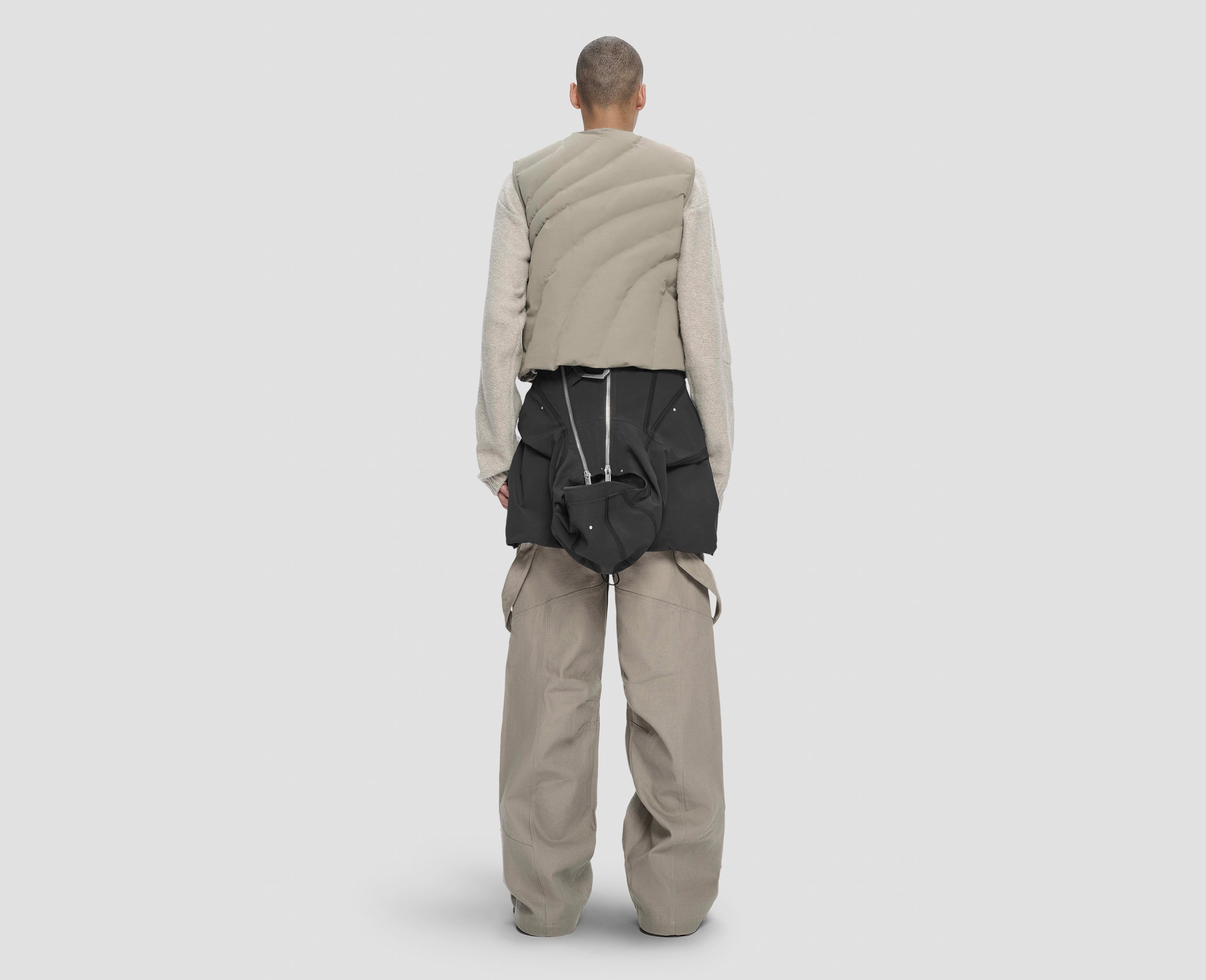 HE, product: VISUS DOWN VEST (Fig. 4)