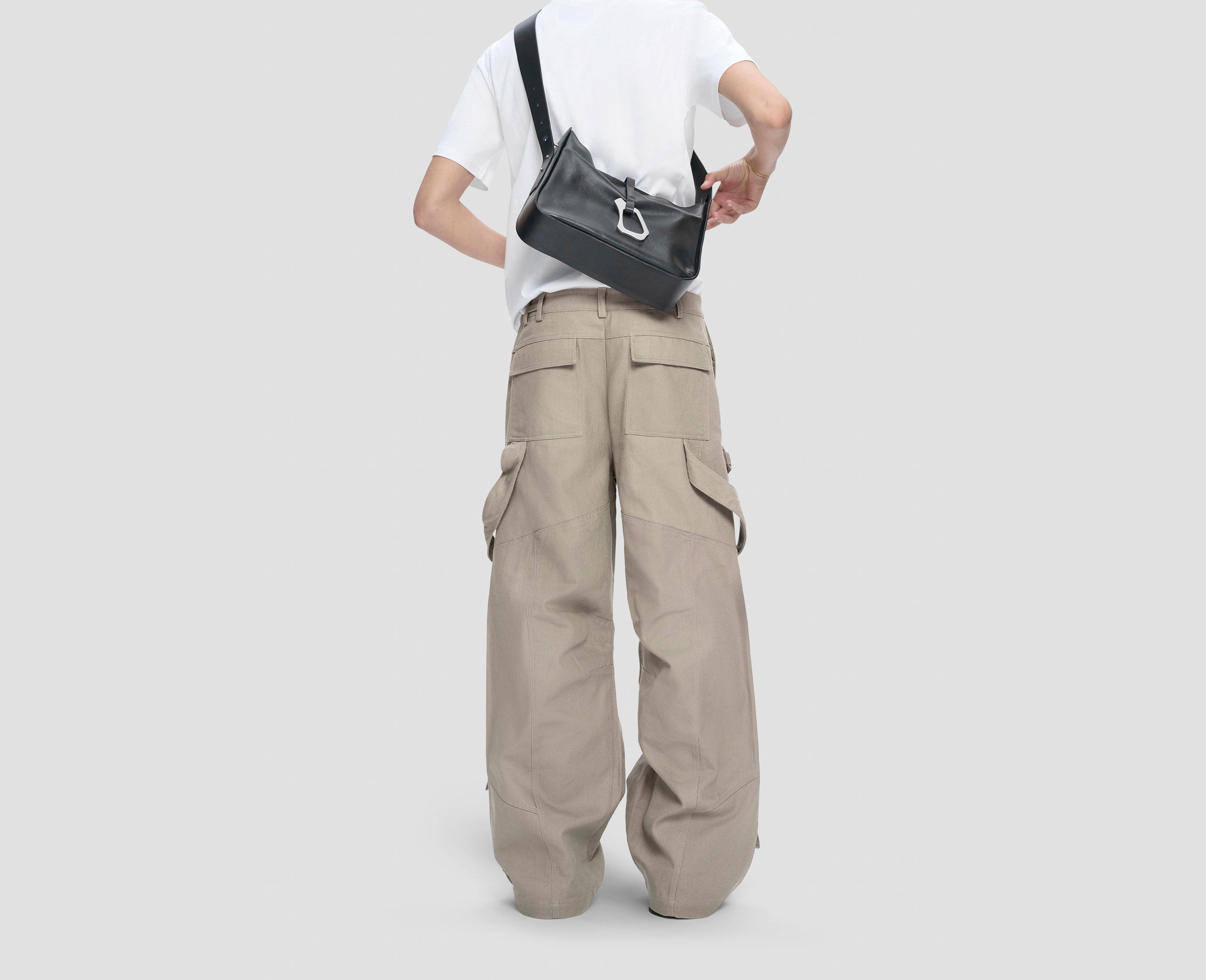 HE, product: CELLULAE CARGO TROUSERS (Fig. 6)