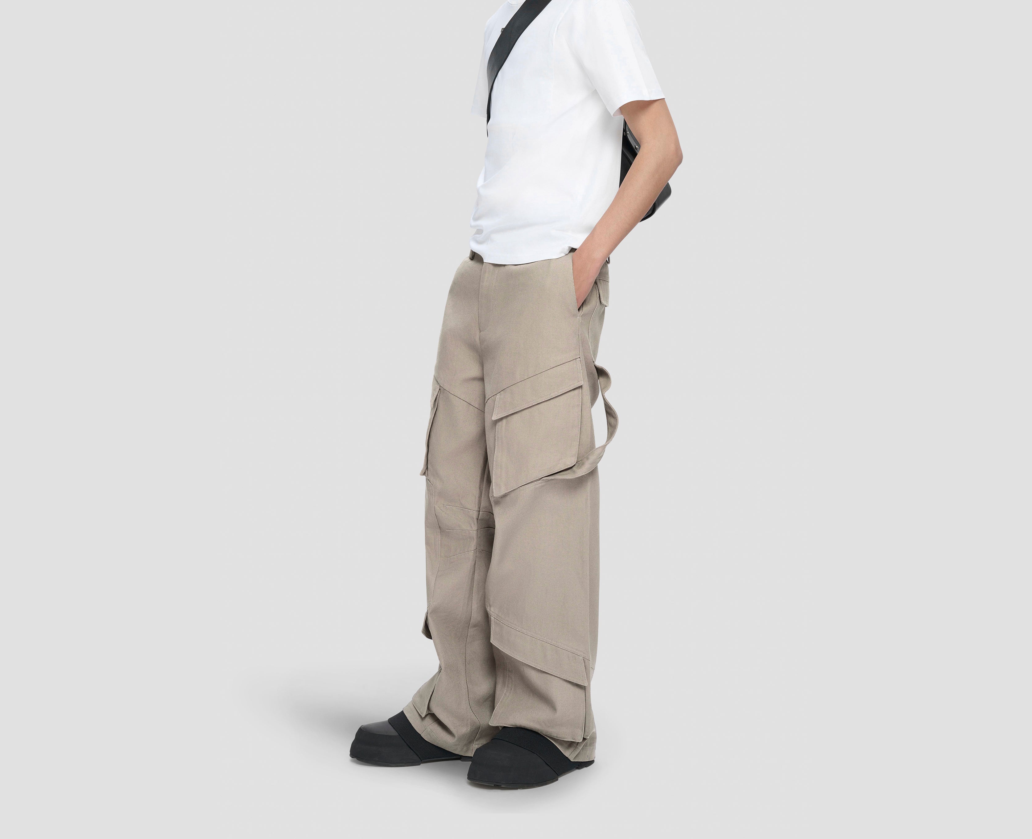 HE, product: CELLULAE CARGO TROUSERS (Fig. 5)