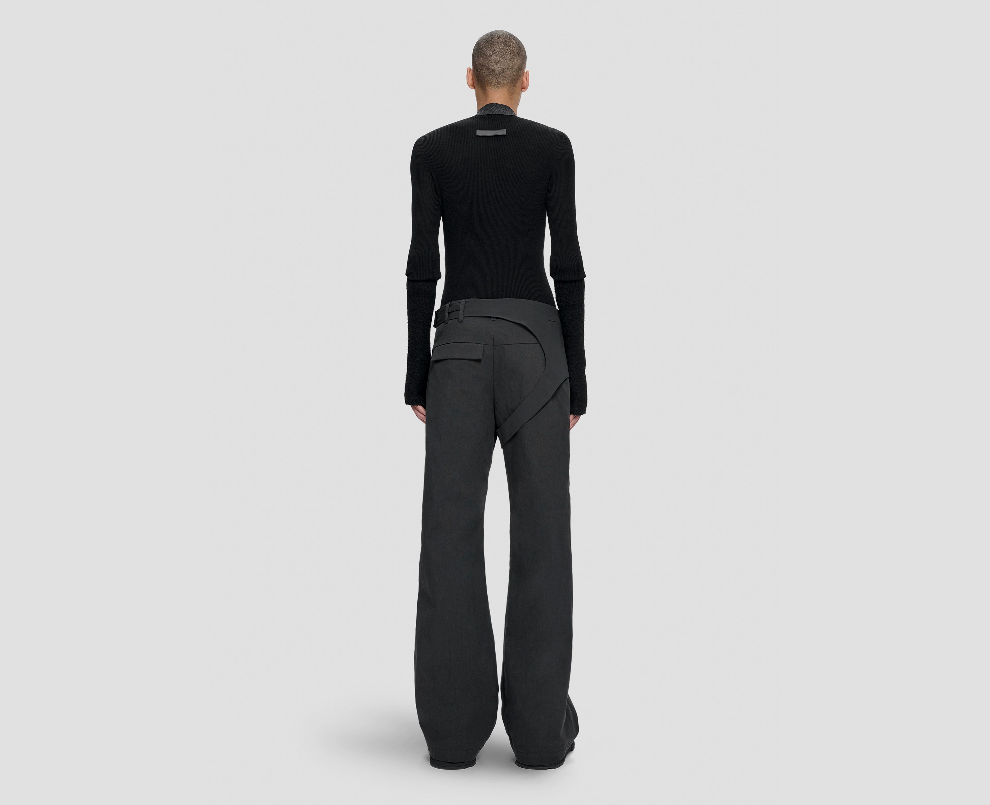 HE, product: ASTRON TROUSERS (Fig. 4)
