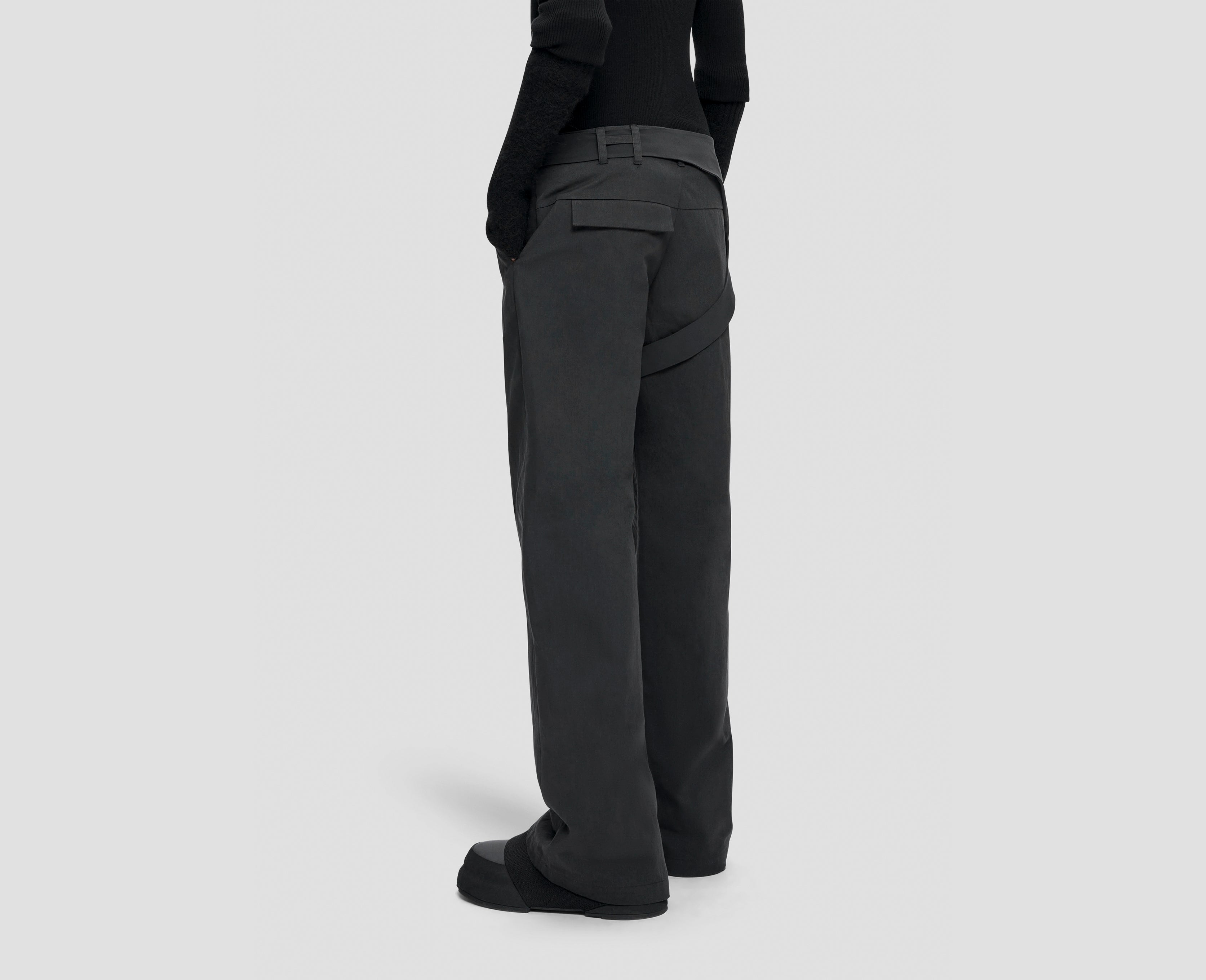 HE, product: ASTRON TROUSERS (Fig. 5)