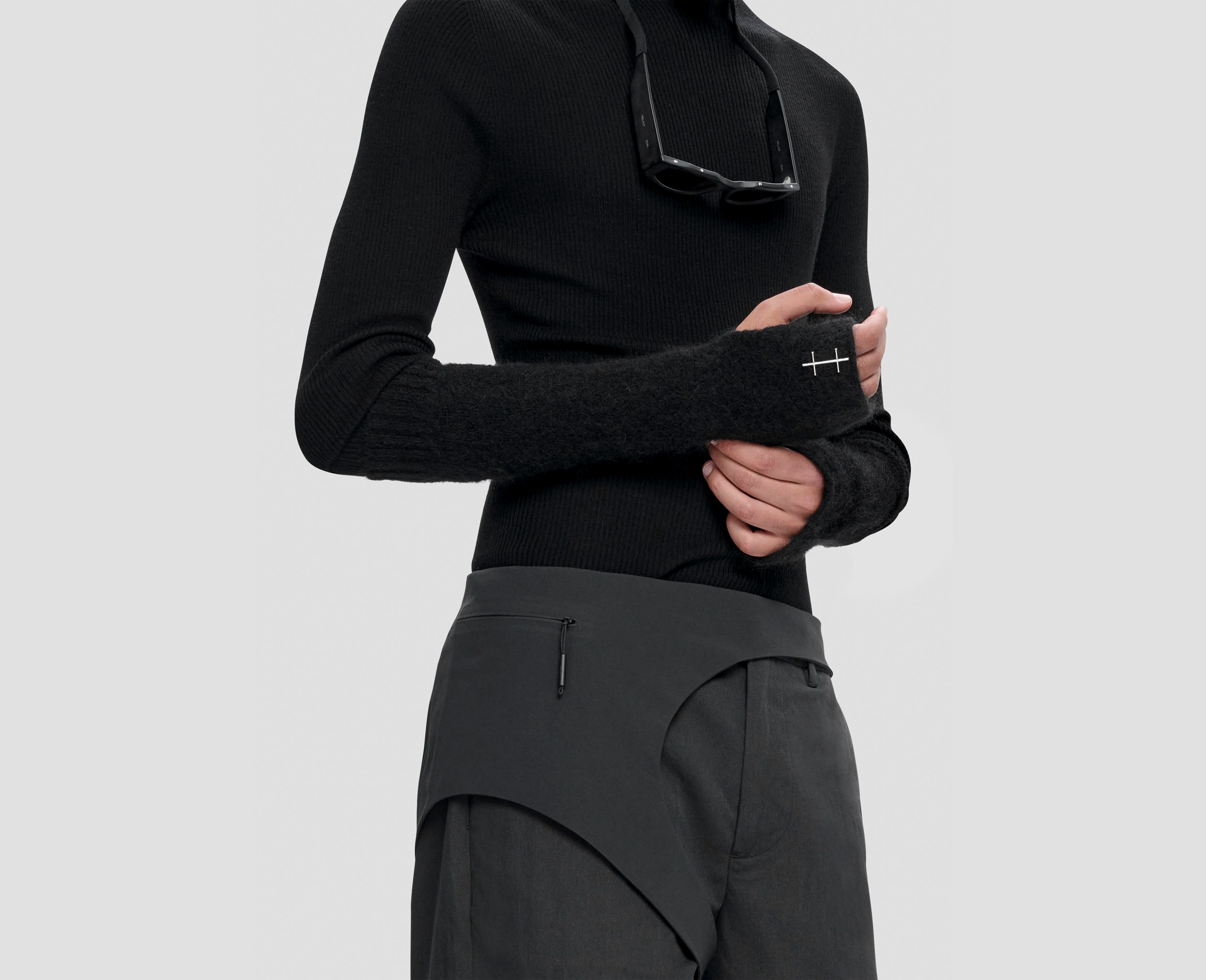 HE, product: BLUR SLEEVES (Fig. 5)