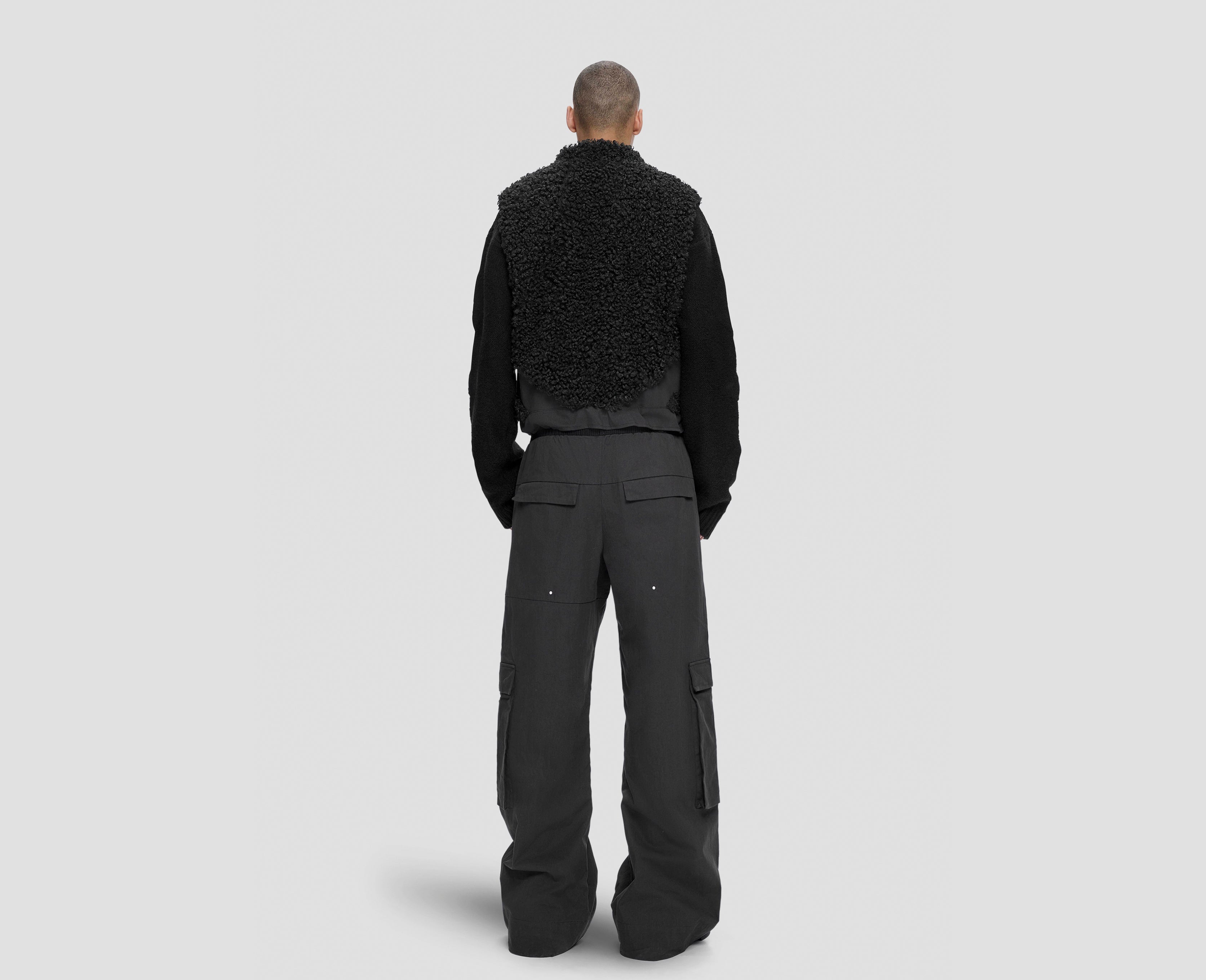 HE, product: CHIAROSCURO VEST (Fig. 4)