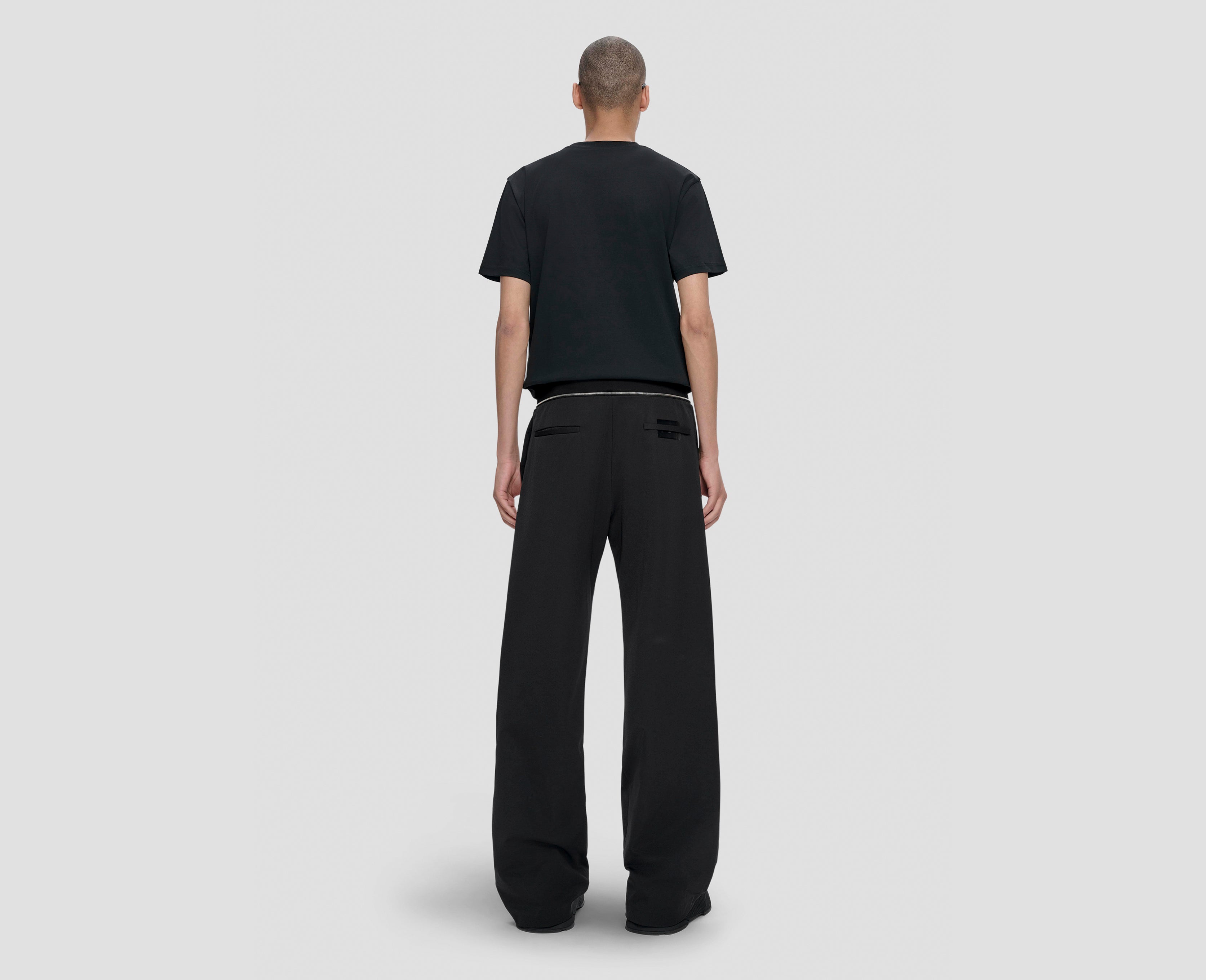 HE, product: ADSUM TROUSERS (Fig. 4)