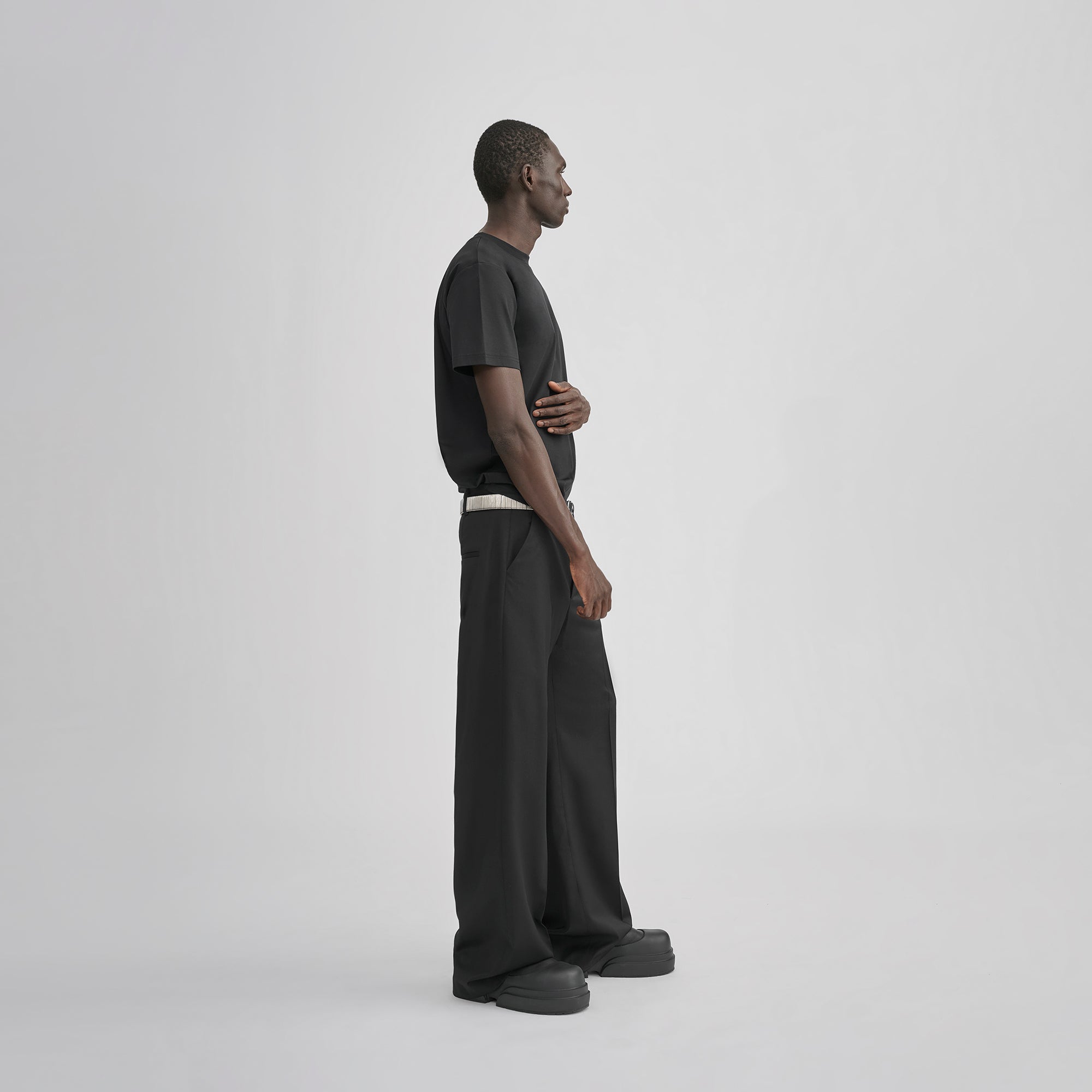 HE, product: UNIFORM REGULAR T-SHIRT (Fig. 3)