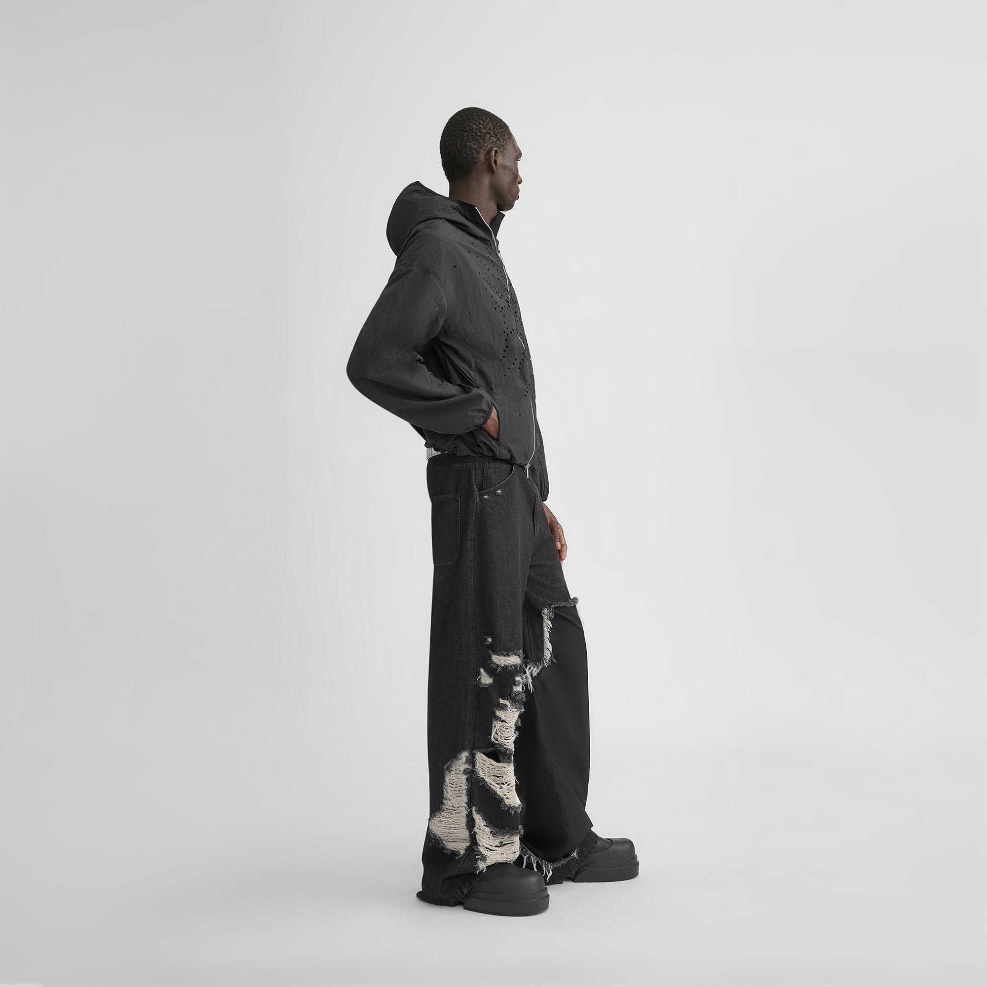 HE, product: CYMATIC JACKET (Fig. 3)