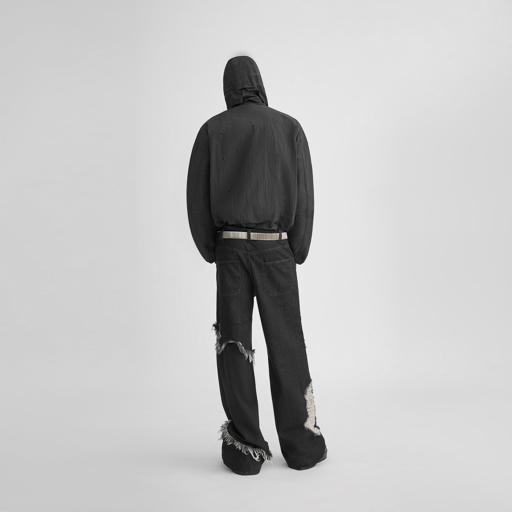 HE, product: CYMATIC JACKET (Fig. 5)