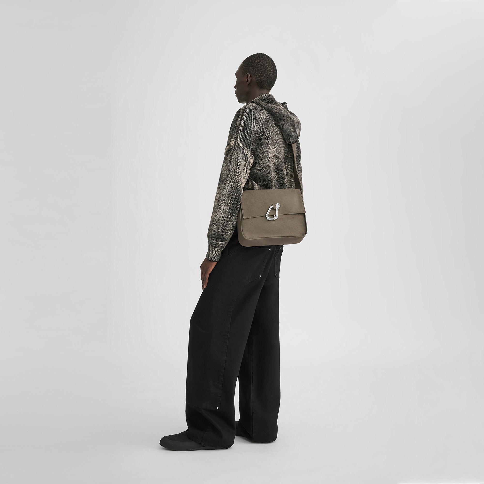 HE, product: ELUENT CANVAS BAG (Fig. 3)