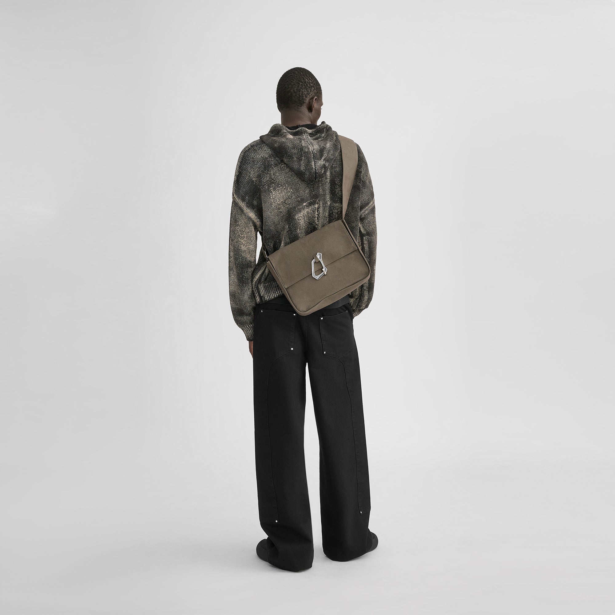 HE, product: ELUENT CANVAS BAG (Fig. 2)