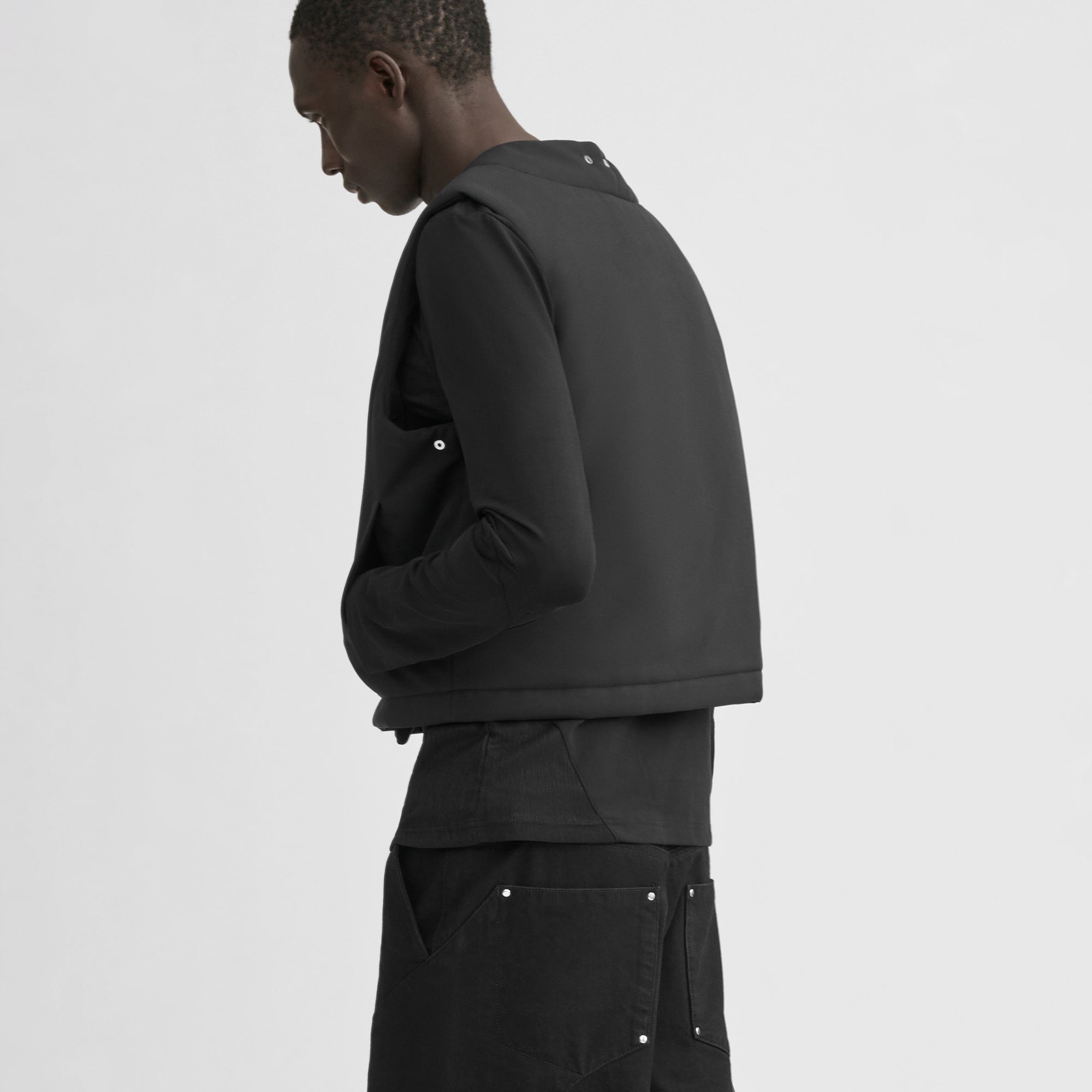 HE, product: OVERTONE VEST (Fig. 4)
