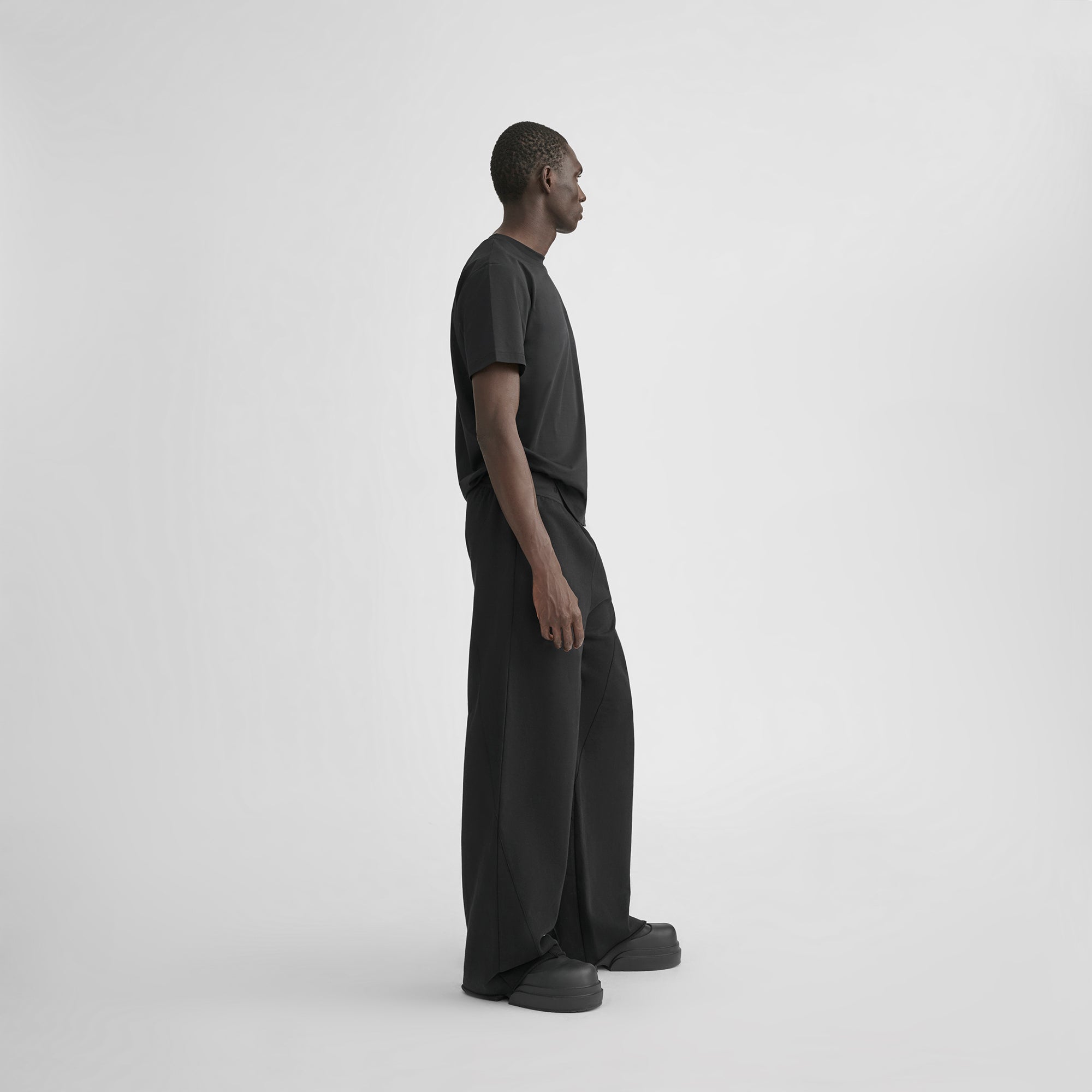 HE, product: UNIFORM SWEATPANTS (Fig. 4)