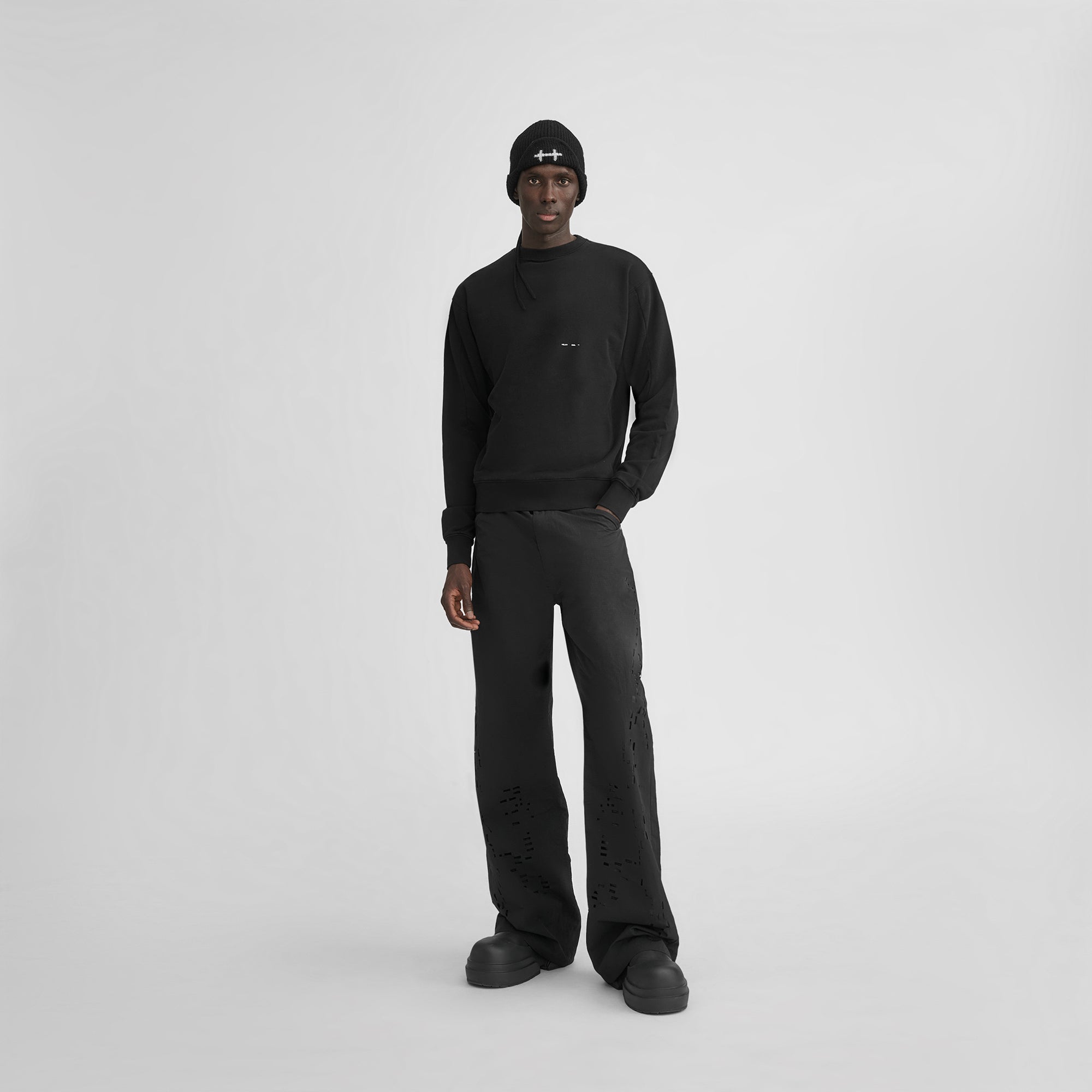 HE, product: MAVERICK CREWNECK (Fig. 2)