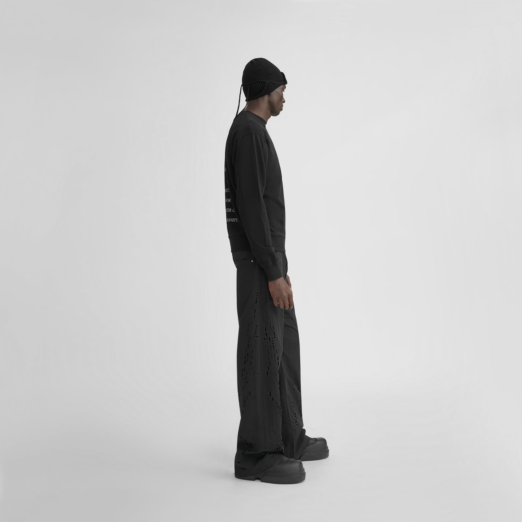 HE, product: MAVERICK CREWNECK (Fig. 3)