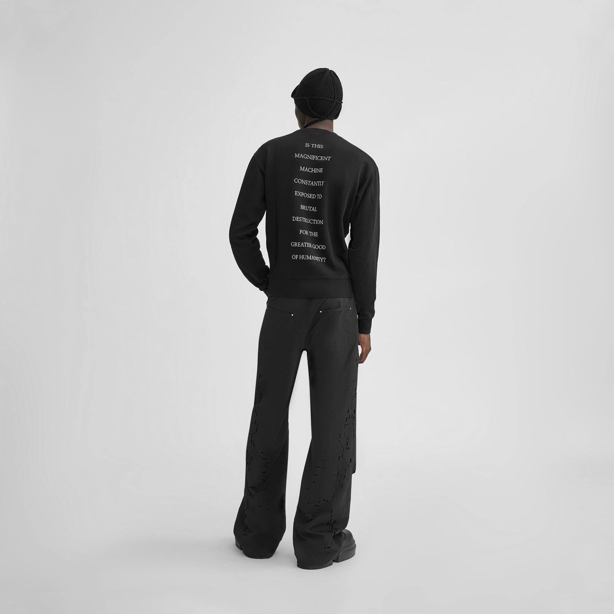 HE, product: MAVERICK CREWNECK (Fig. 4)