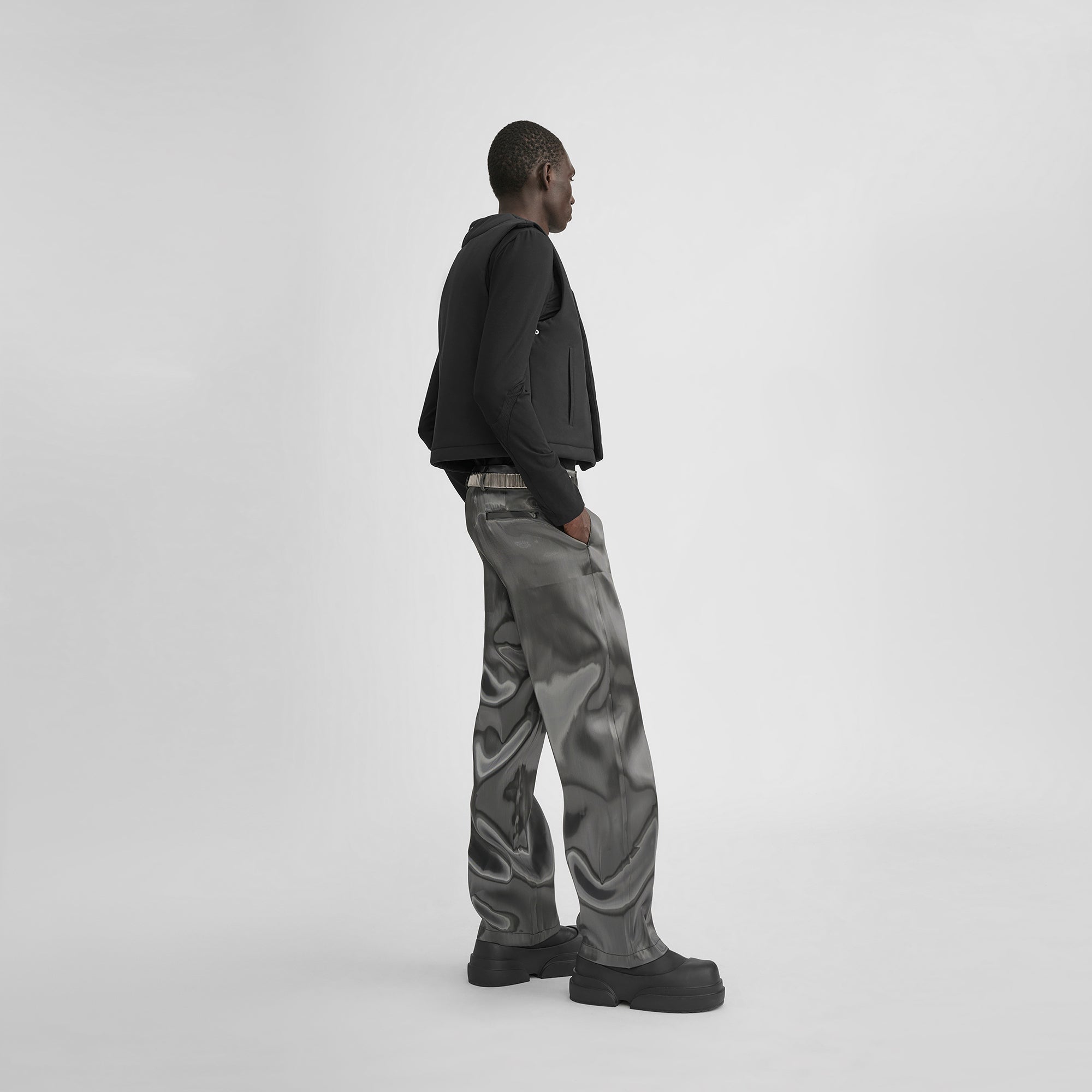 HE, product: LIQUID METAL TROUSERS (Fig. 3)