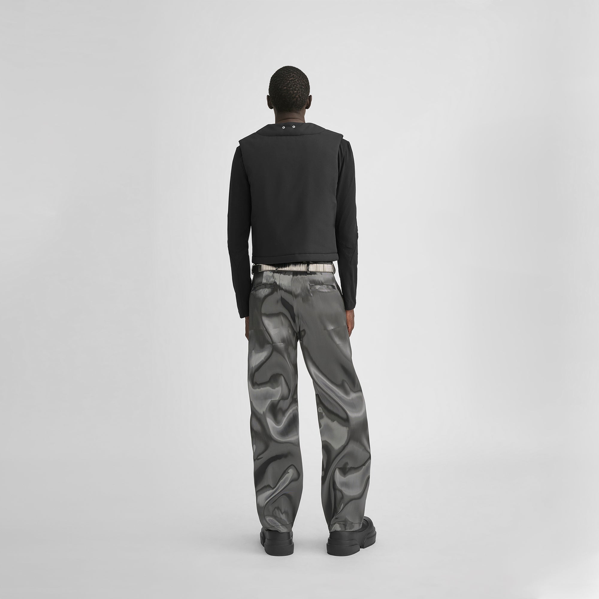 HE, product: LIQUID METAL TROUSERS (Fig. 4)