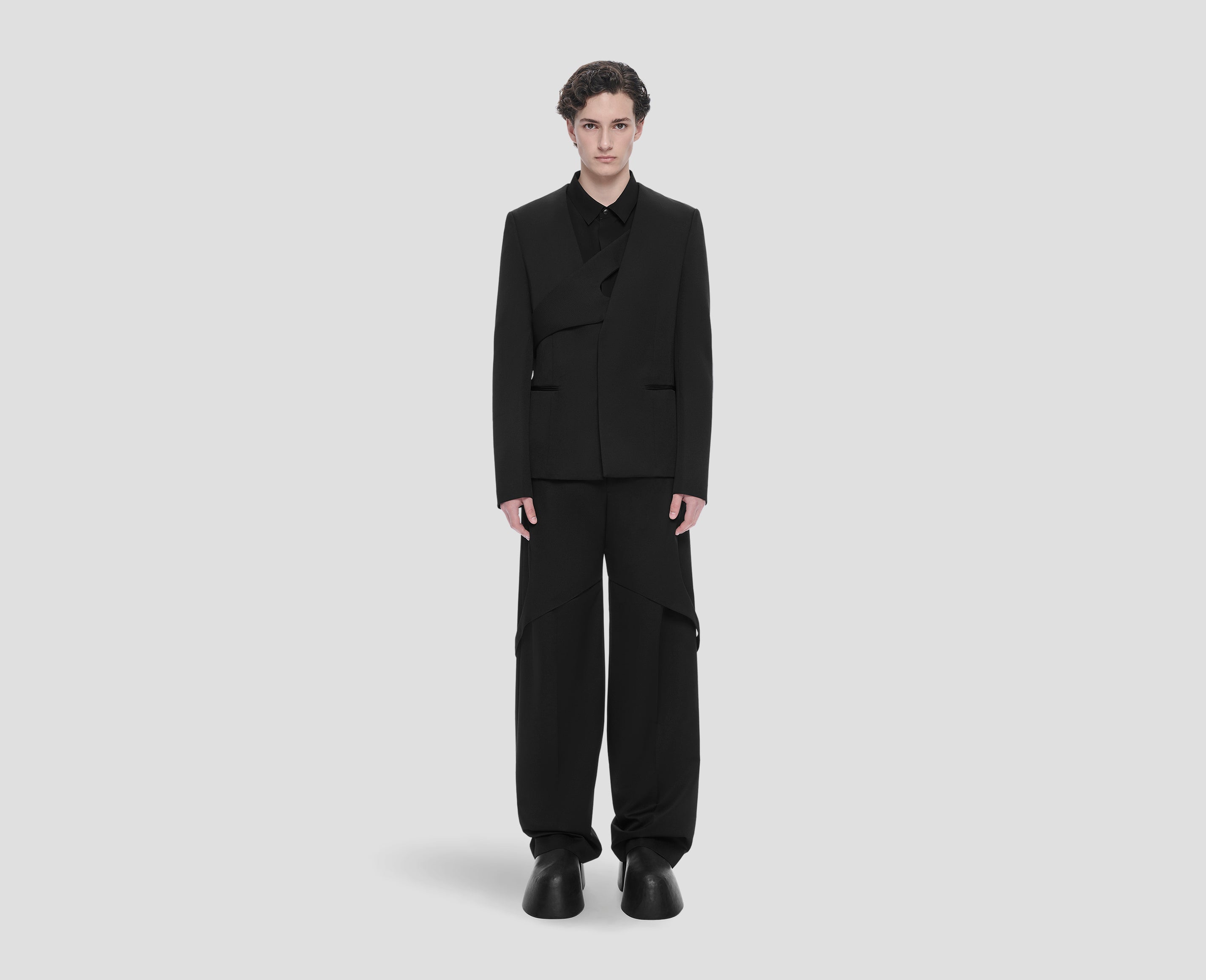 HE, product: ROBUR TAILORED TROUSERS (Fig. 2)