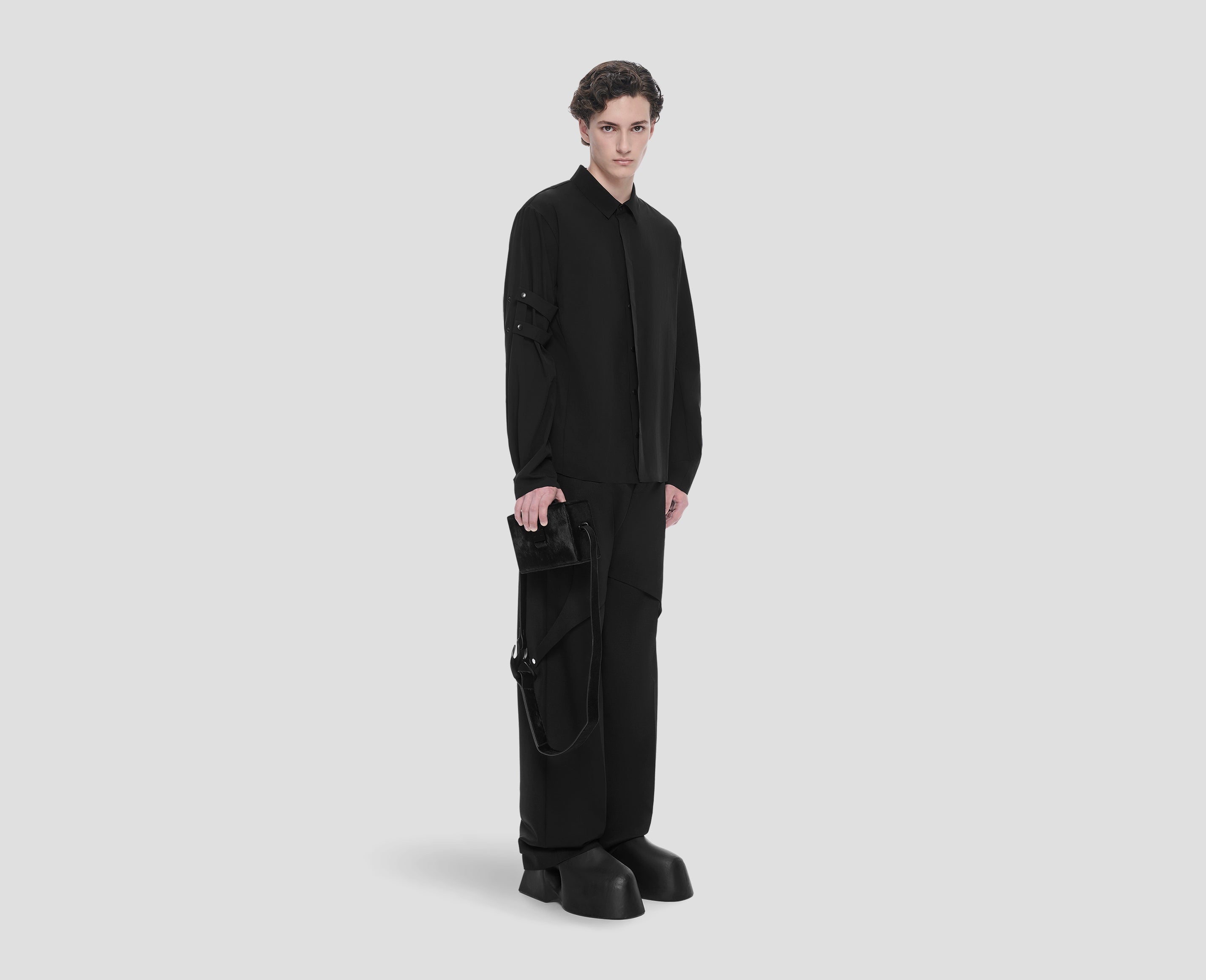 HE, product: TAILORED LS SHIRT (Fig. 3)