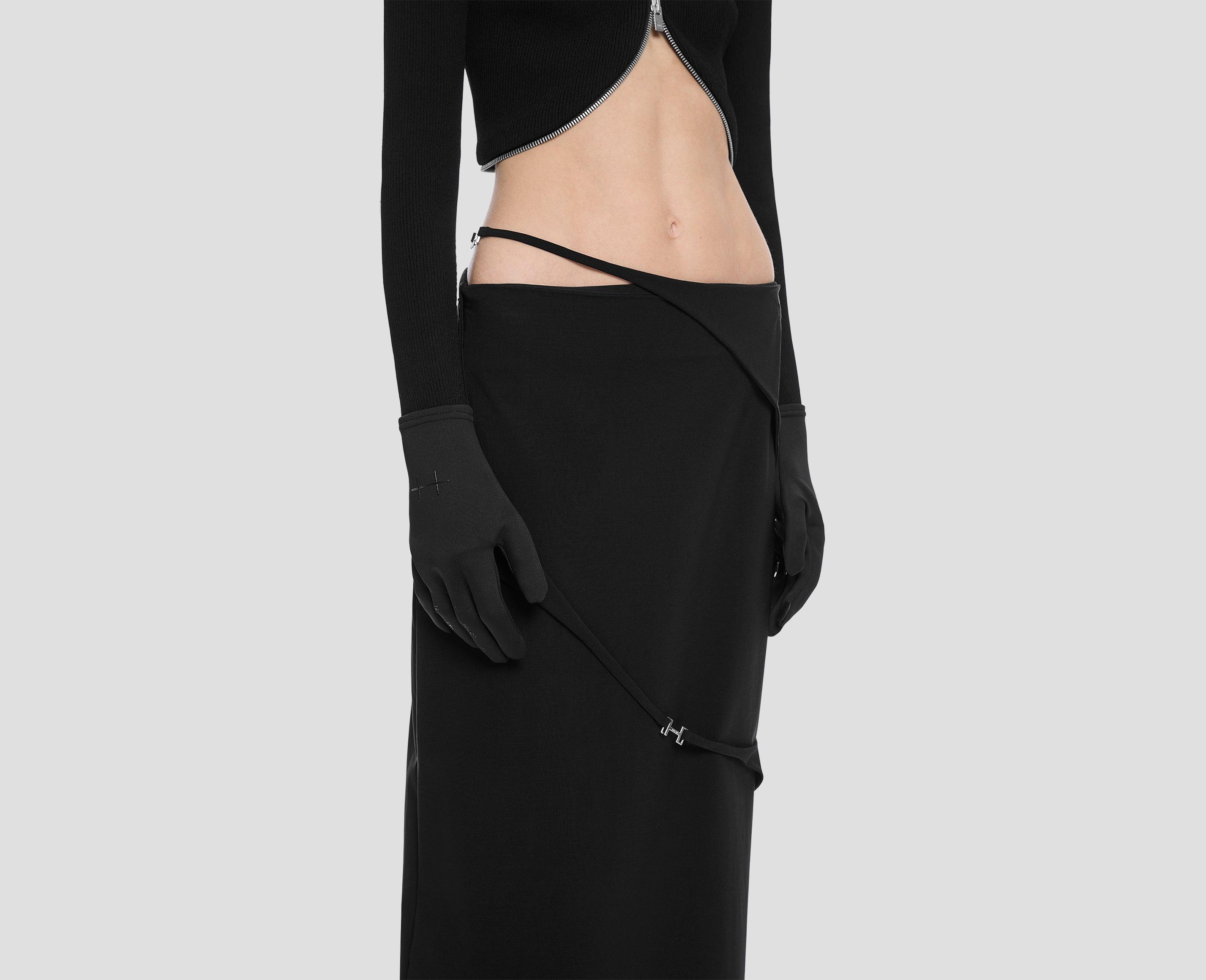 HE, product: MANICAE GLOVES (Fig. 3)