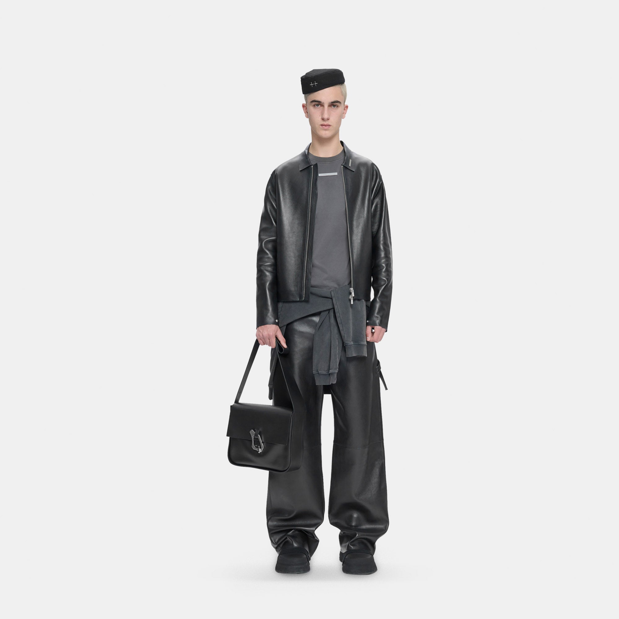 HE, product: ELUENT LEATHER BAG (Fig. 2)