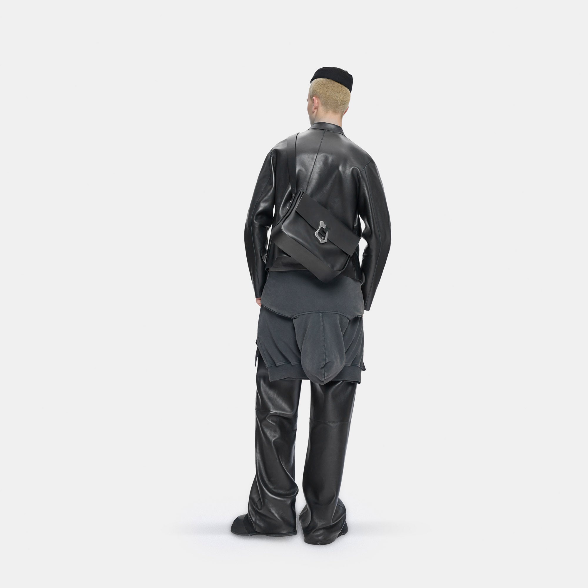 HE, product: ELUENT LEATHER BAG (Fig. 5)