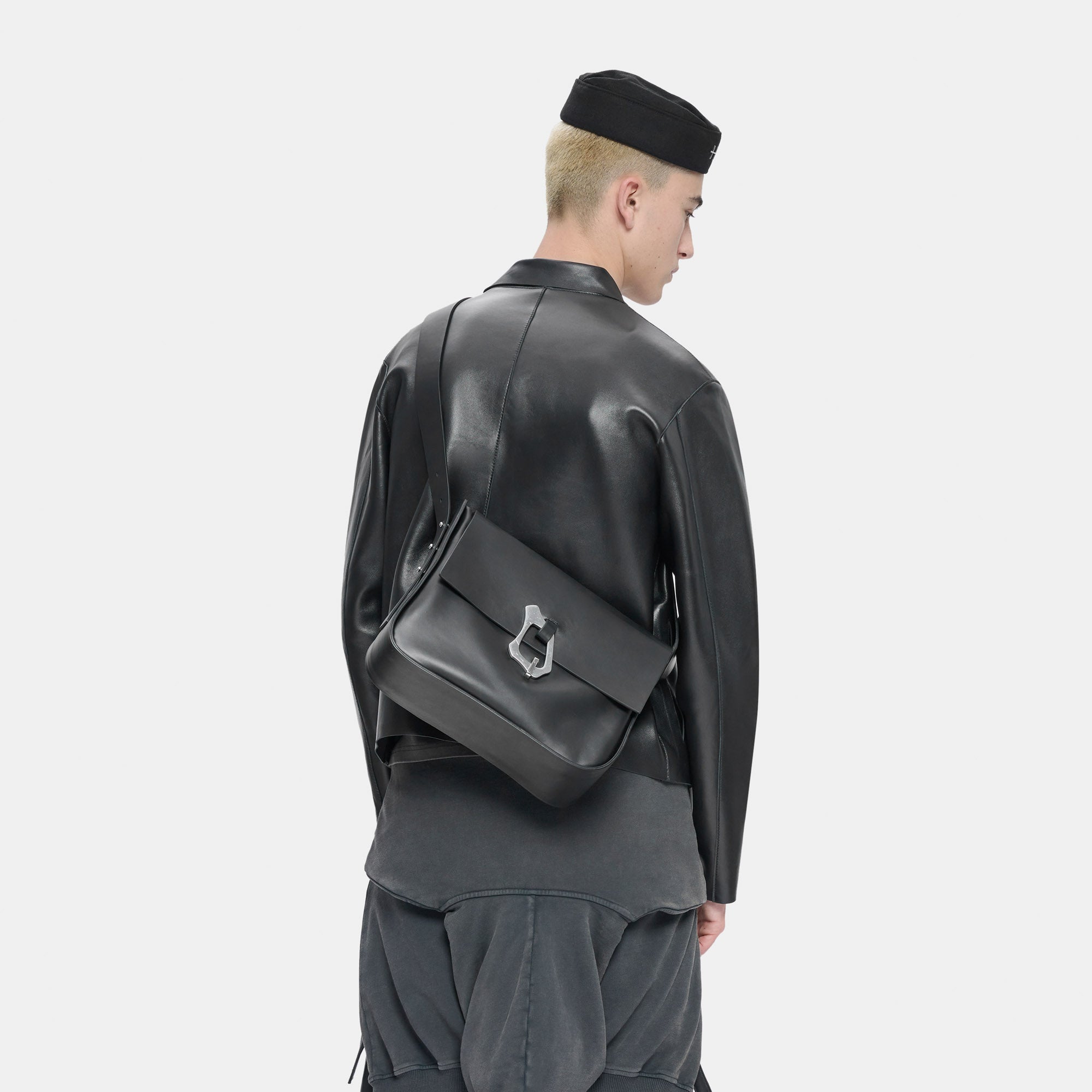 HE, product: ELUENT LEATHER BAG (Fig. 3)