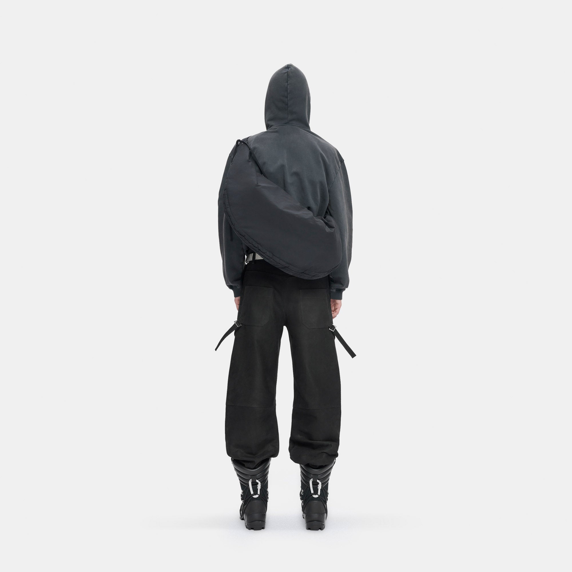 HE, product: ATTACHE TOTE (Fig. 7)