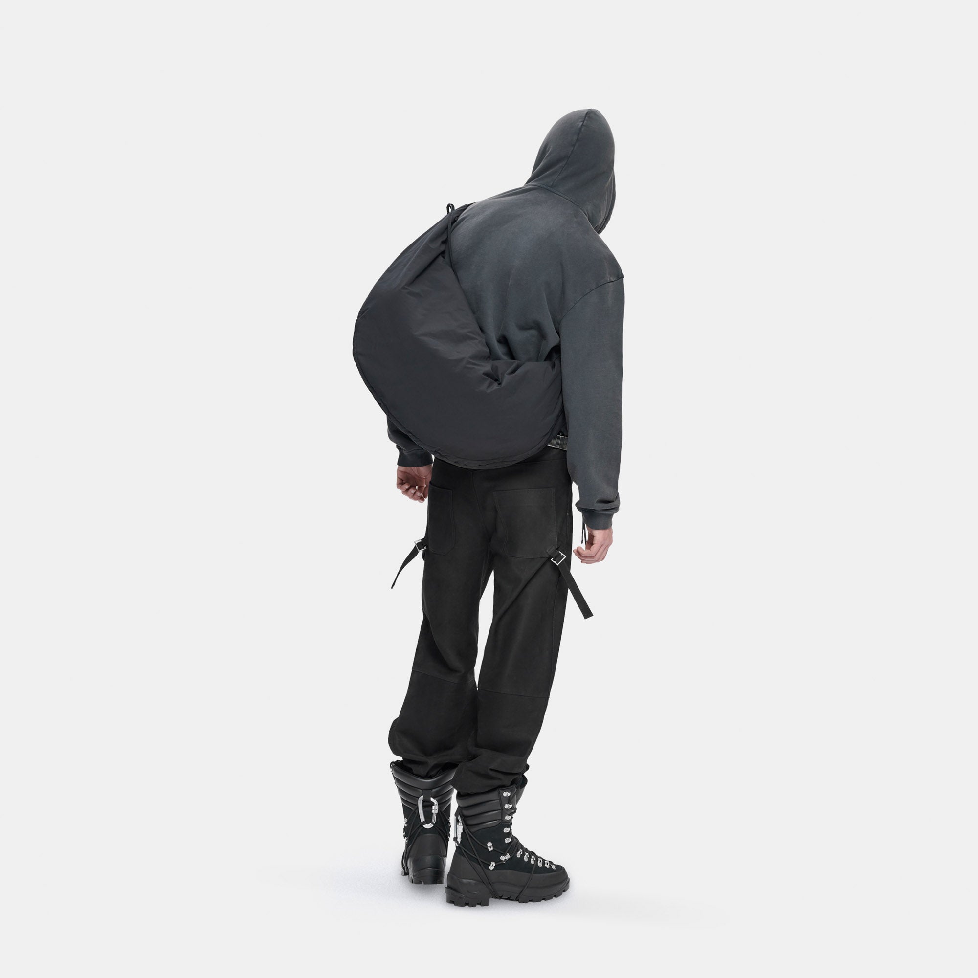 HE, product: ATTACHE TOTE (Fig. 6)