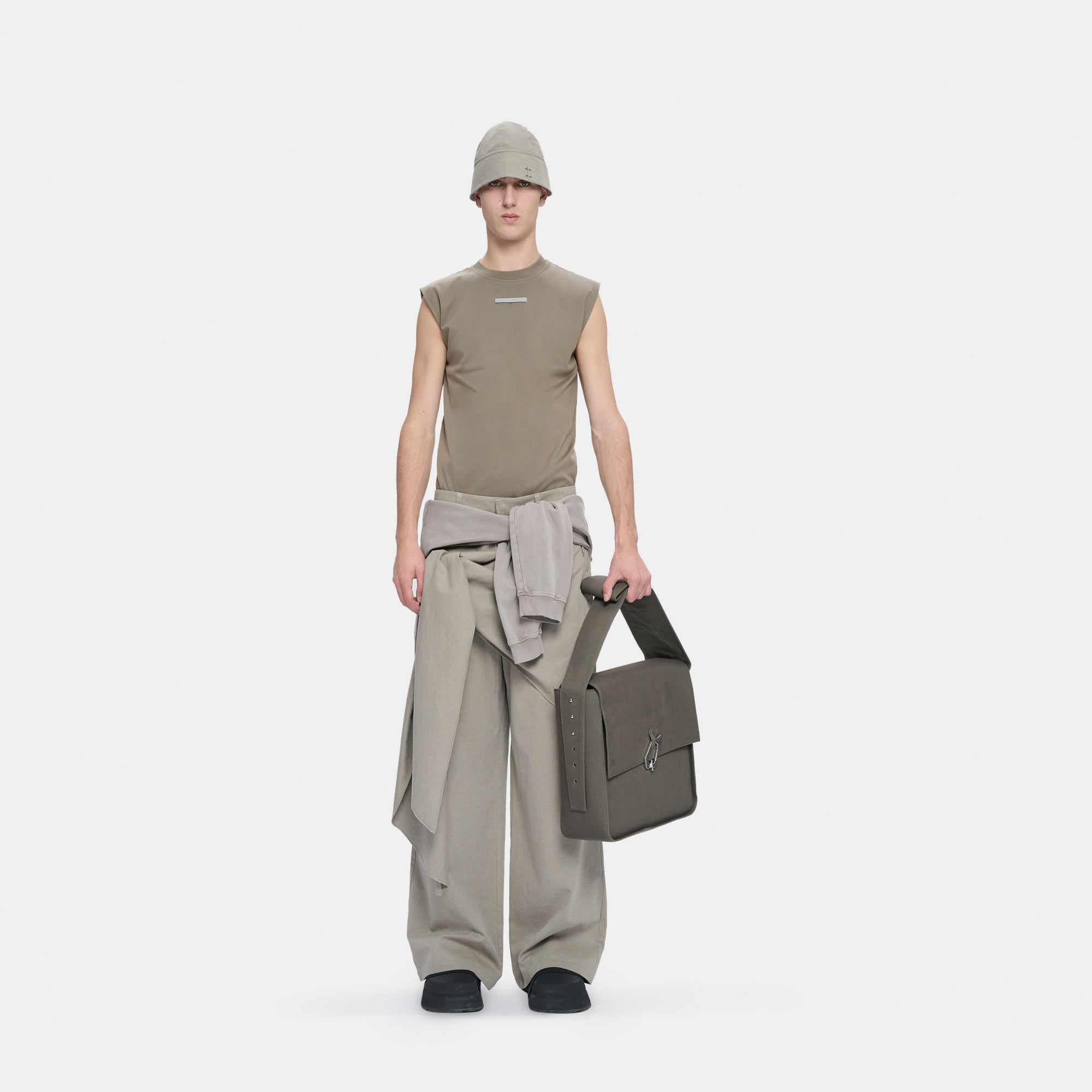 HE, product: ELUENT CANVAS BAG DARK STONE (Fig. 2)
