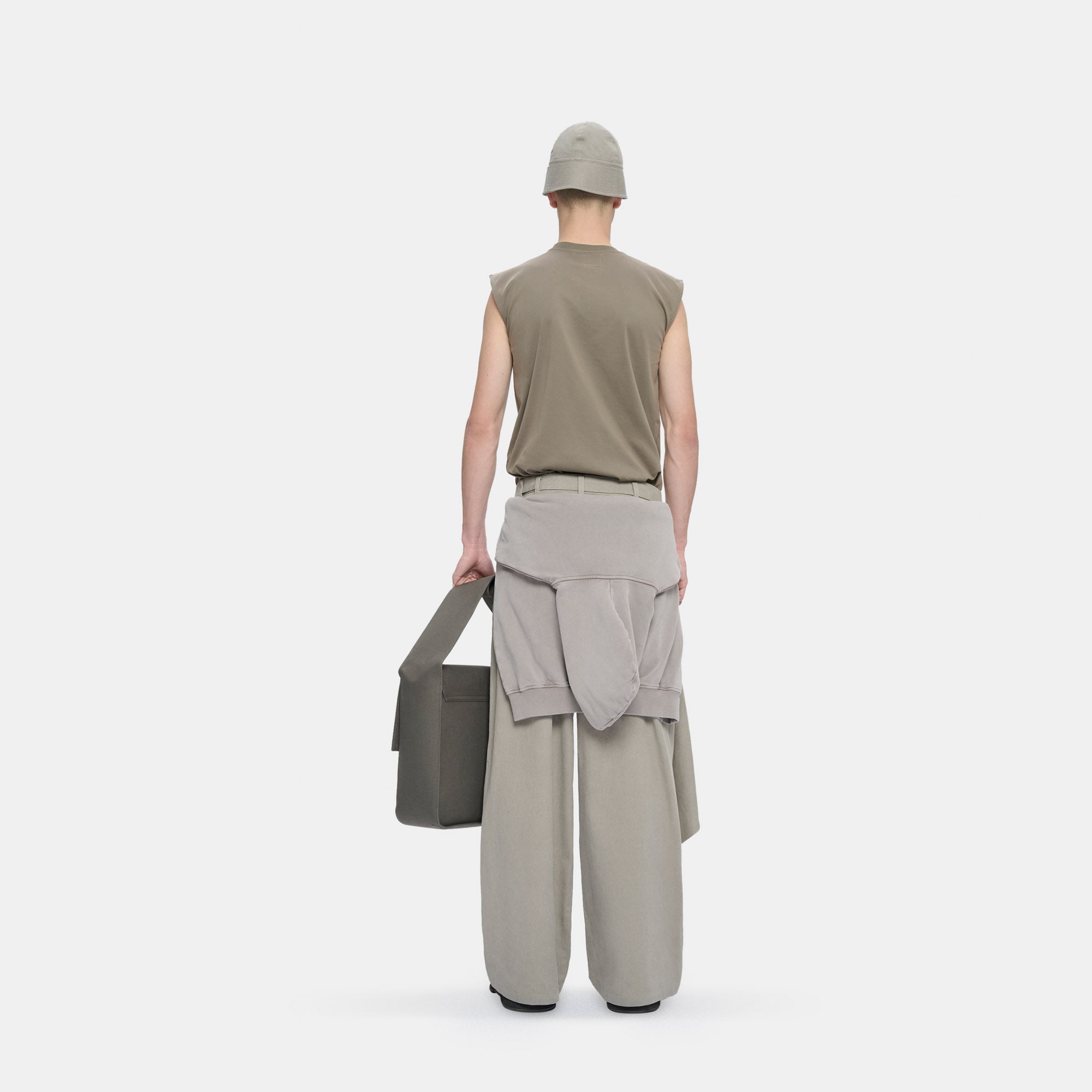 HE, product: ELUENT CANVAS BAG DARK STONE (Fig. 5)