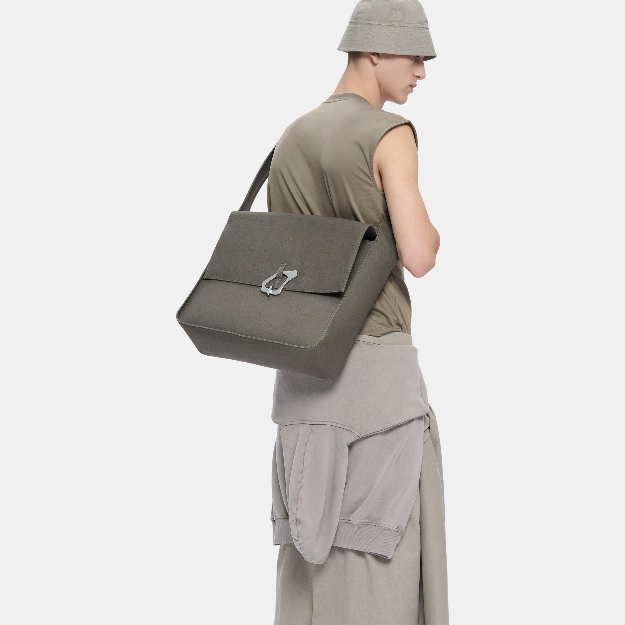 HE, product: ELUENT CANVAS BAG DARK STONE (Fig. 3)