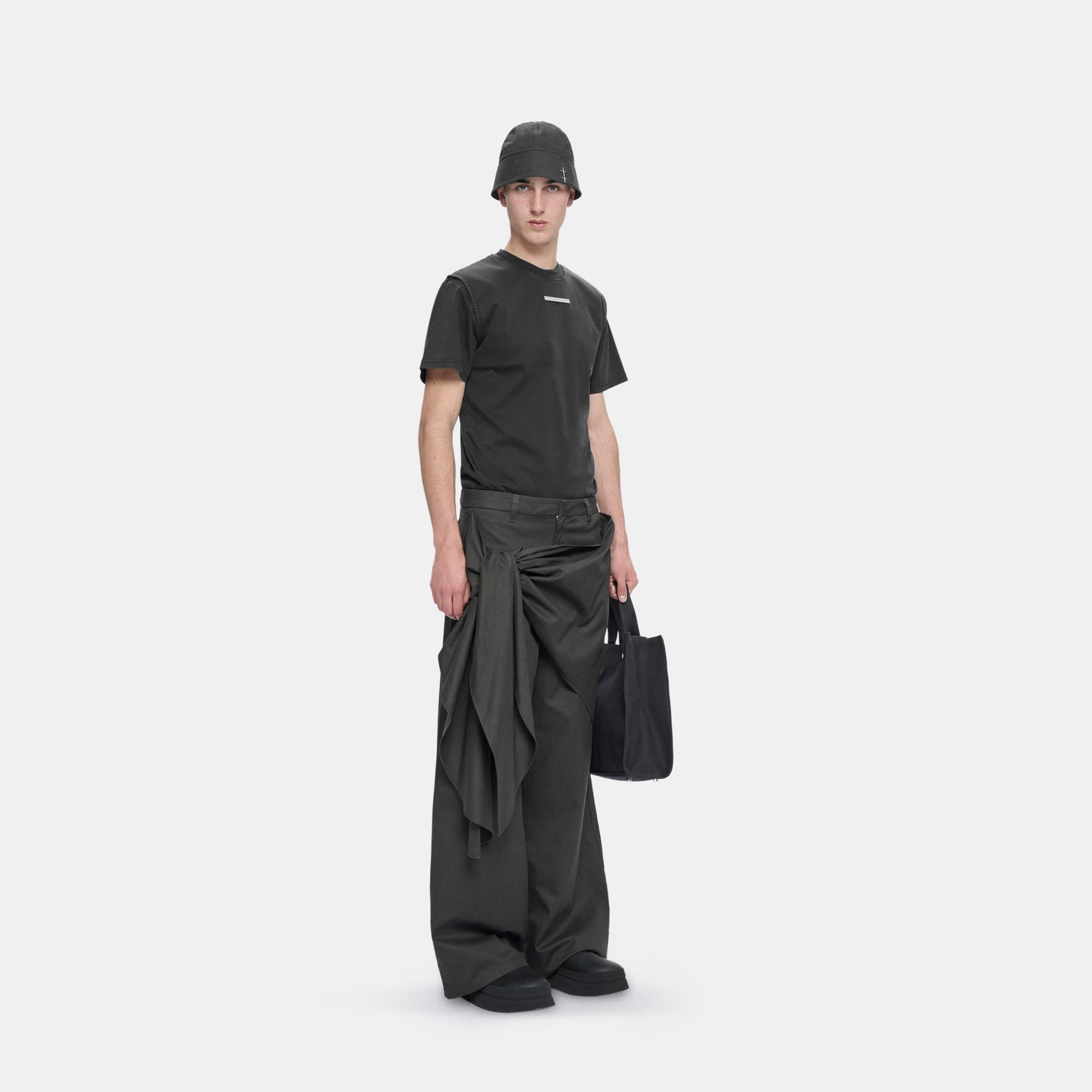HE, product: SONEME TROUSERS (Fig. 3)