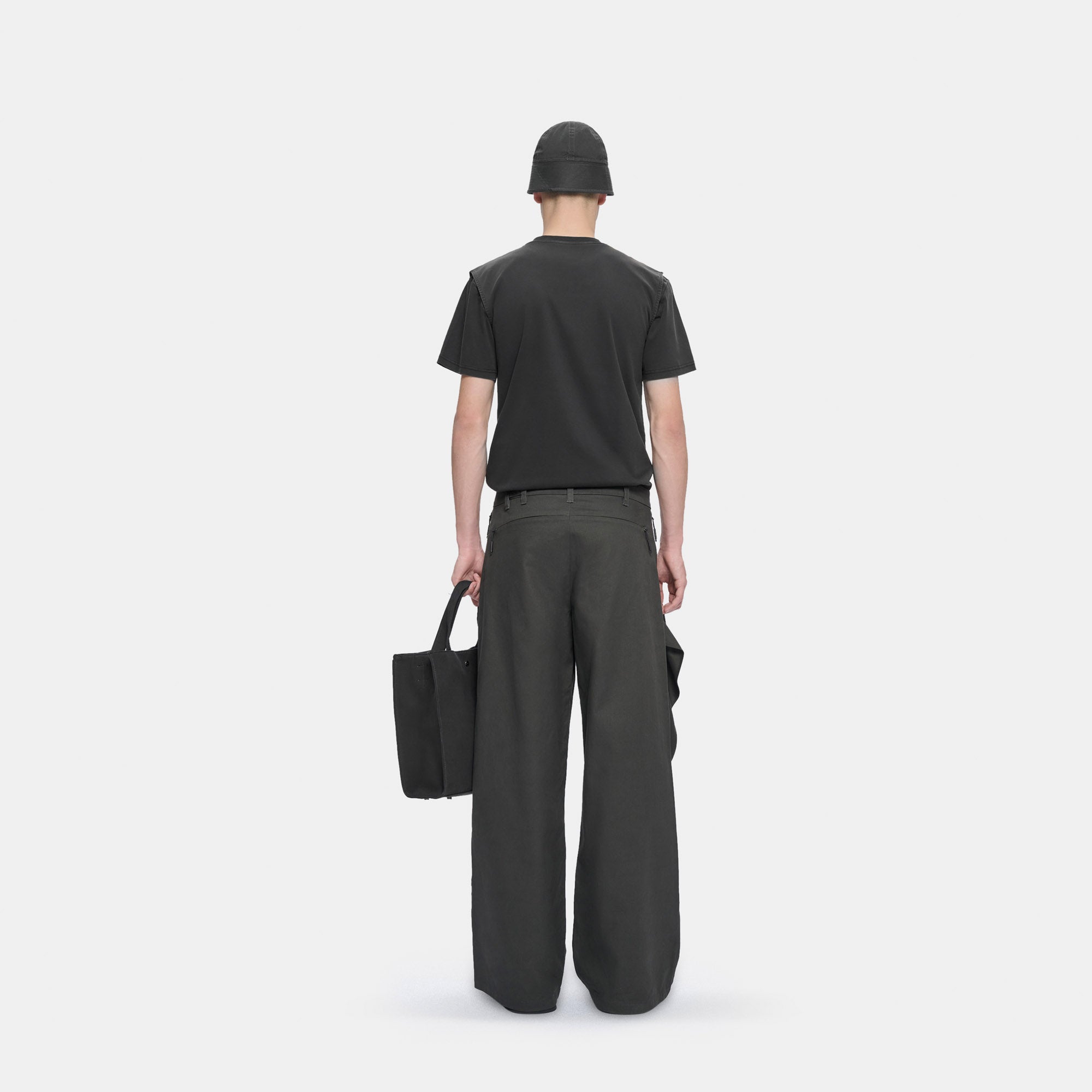HE, product: SONEME TROUSERS (Fig. 5)