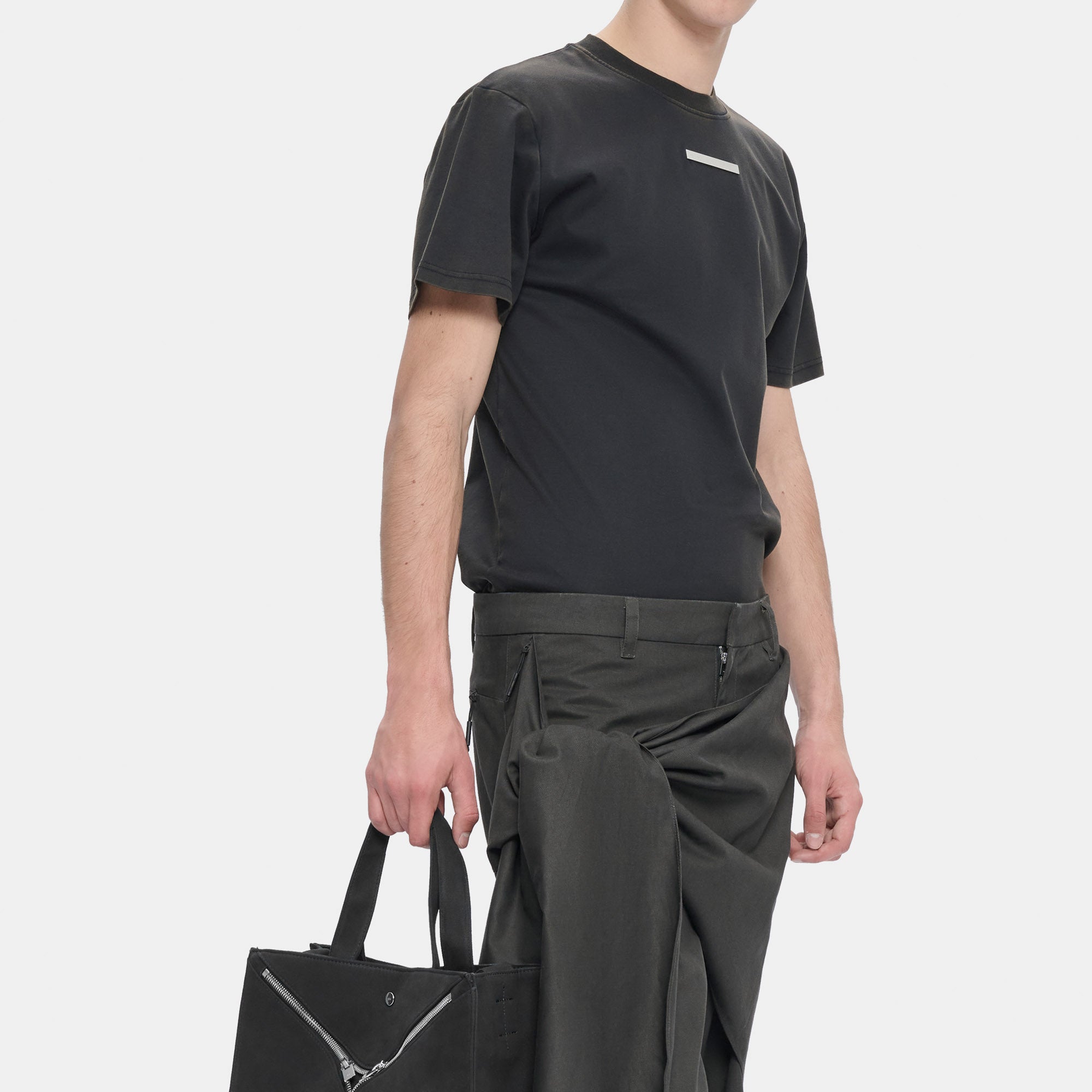HE, product: SONEME TROUSERS (Fig. 4)