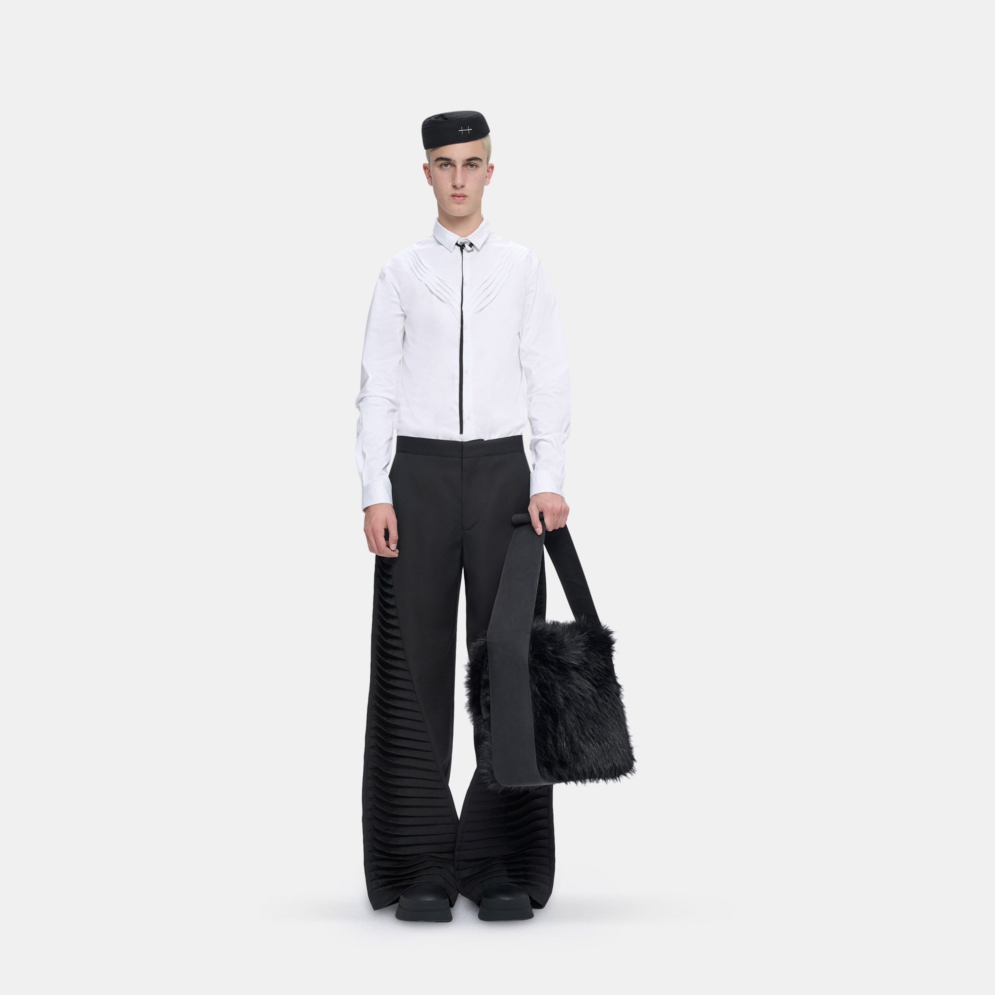 HE, product: ELUENT CANVAS BAG BLACK FAUX FUR (Fig. 2)